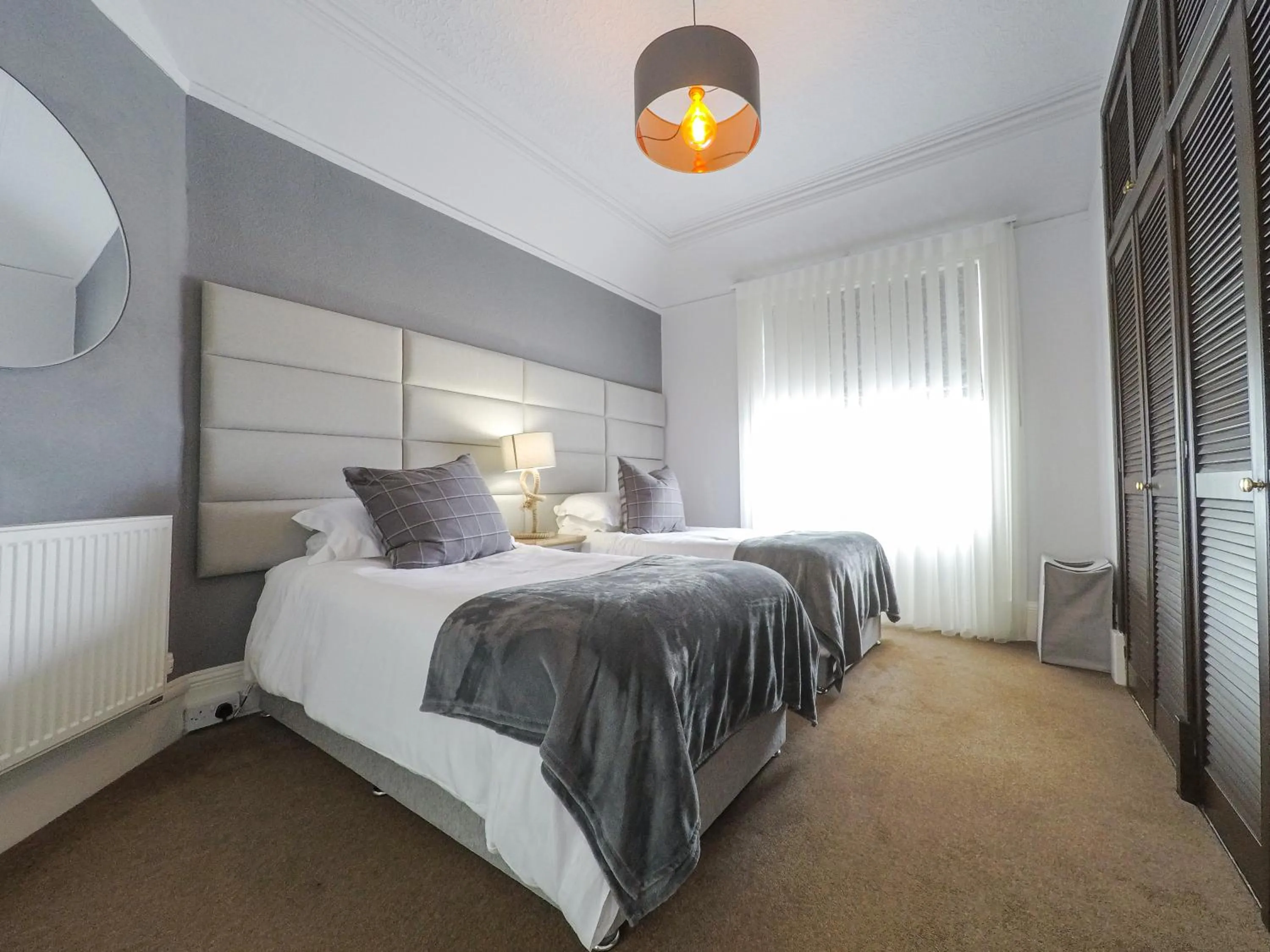 Bed in The Upper Largo Hotel & Restaurant