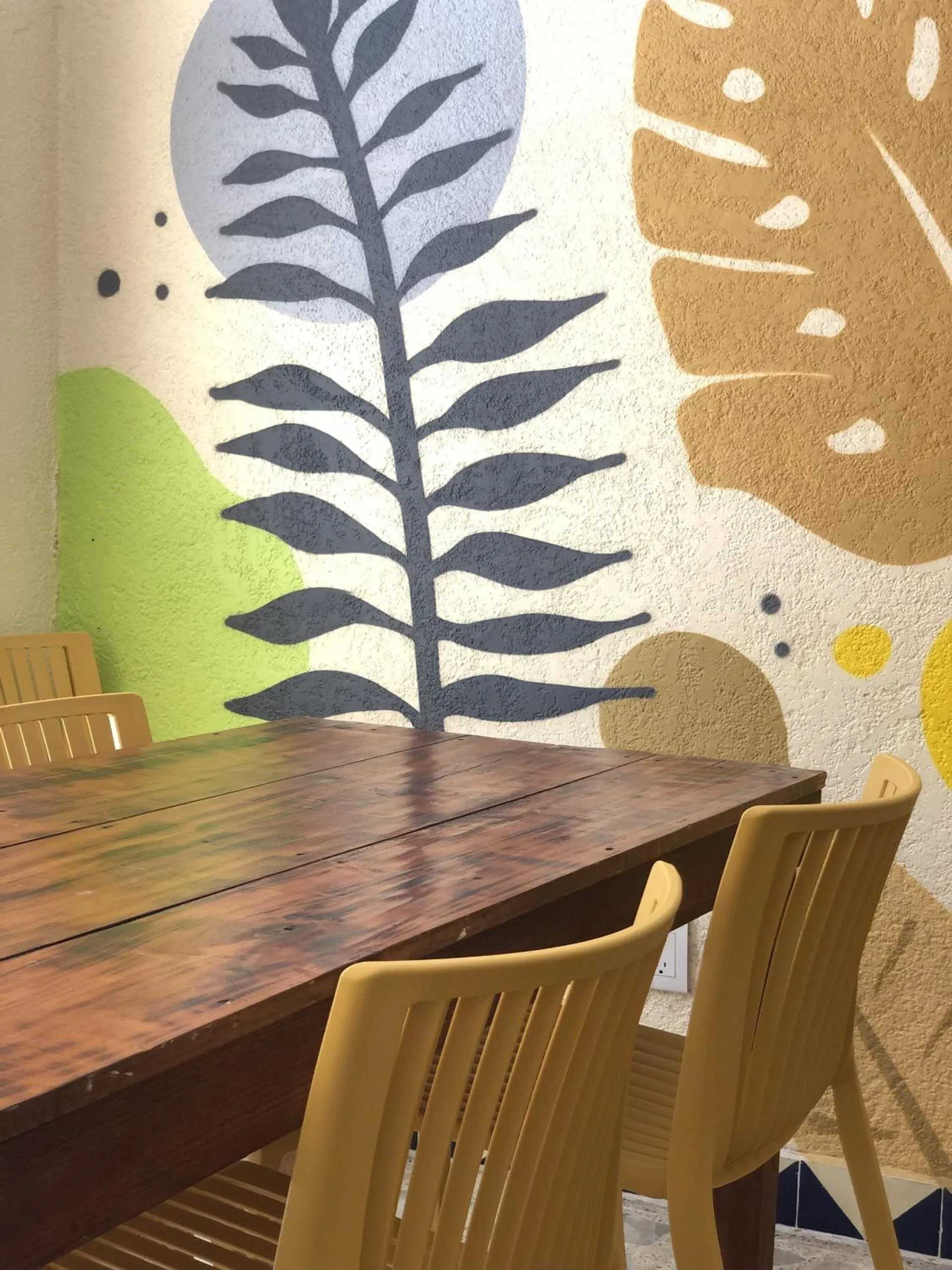 Restaurant/places to eat in Pargos Hotel & Cowork