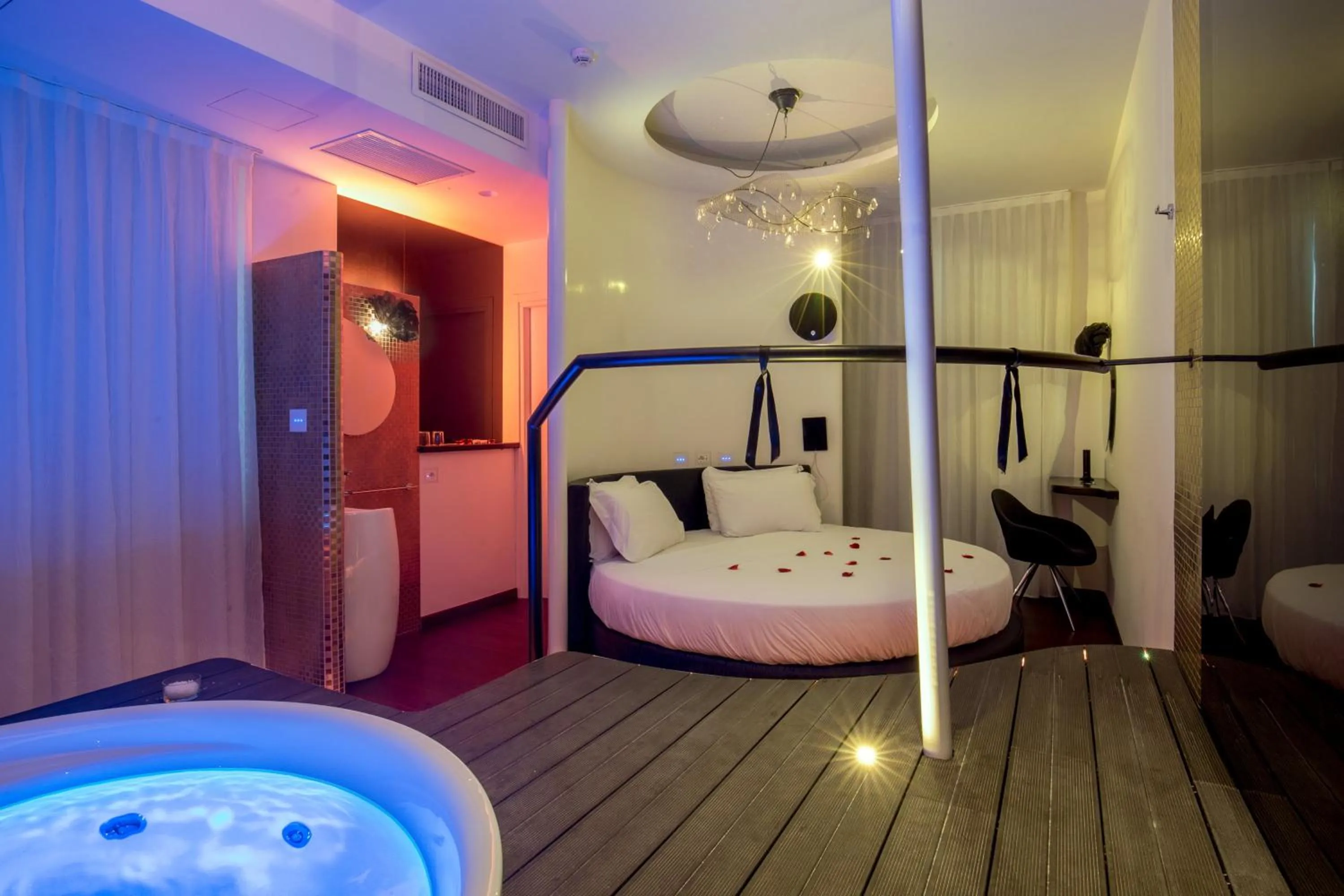 Bed in SuiteSistina for Brave Lovers