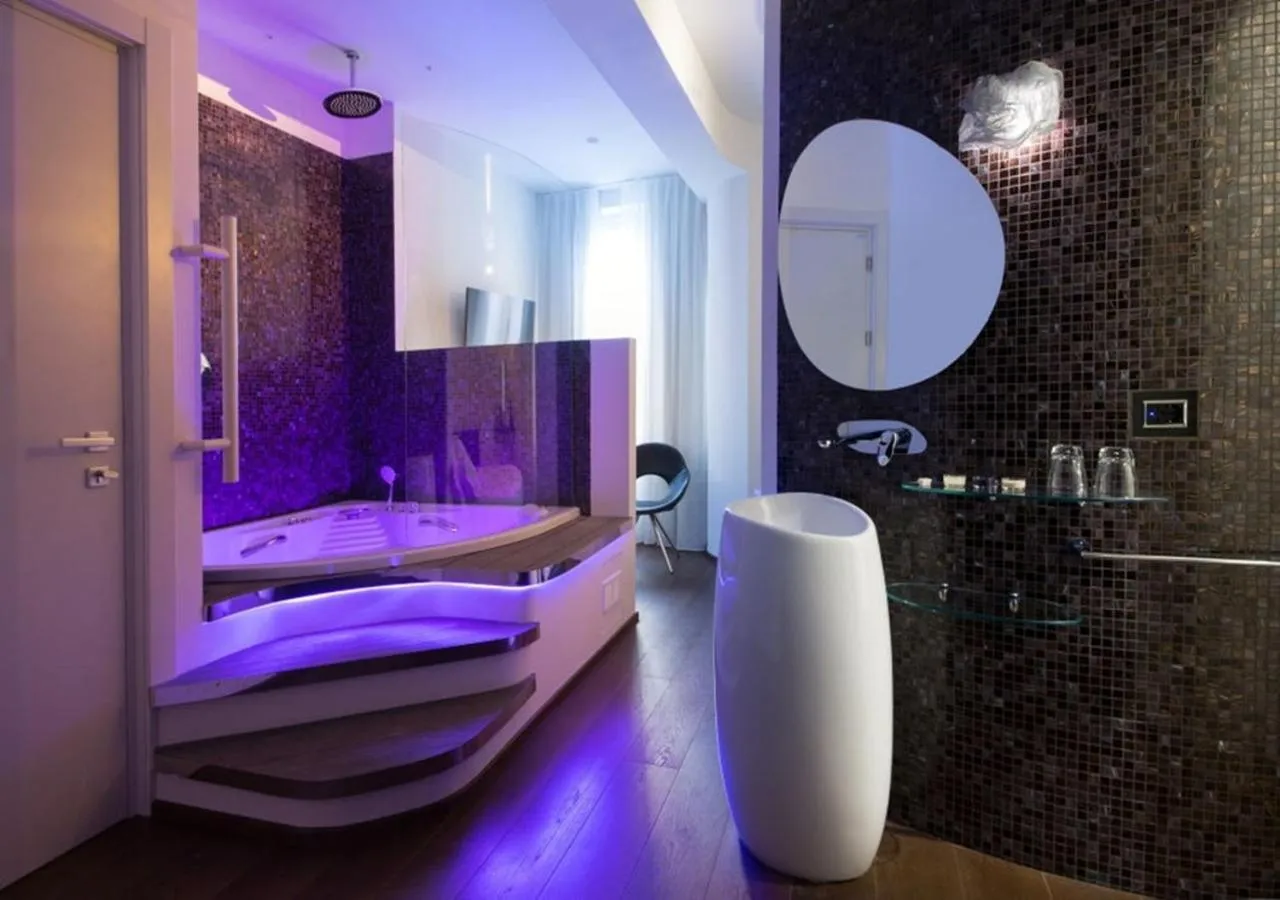 Hot Tub, Bed in SuiteSistina for Brave Lovers