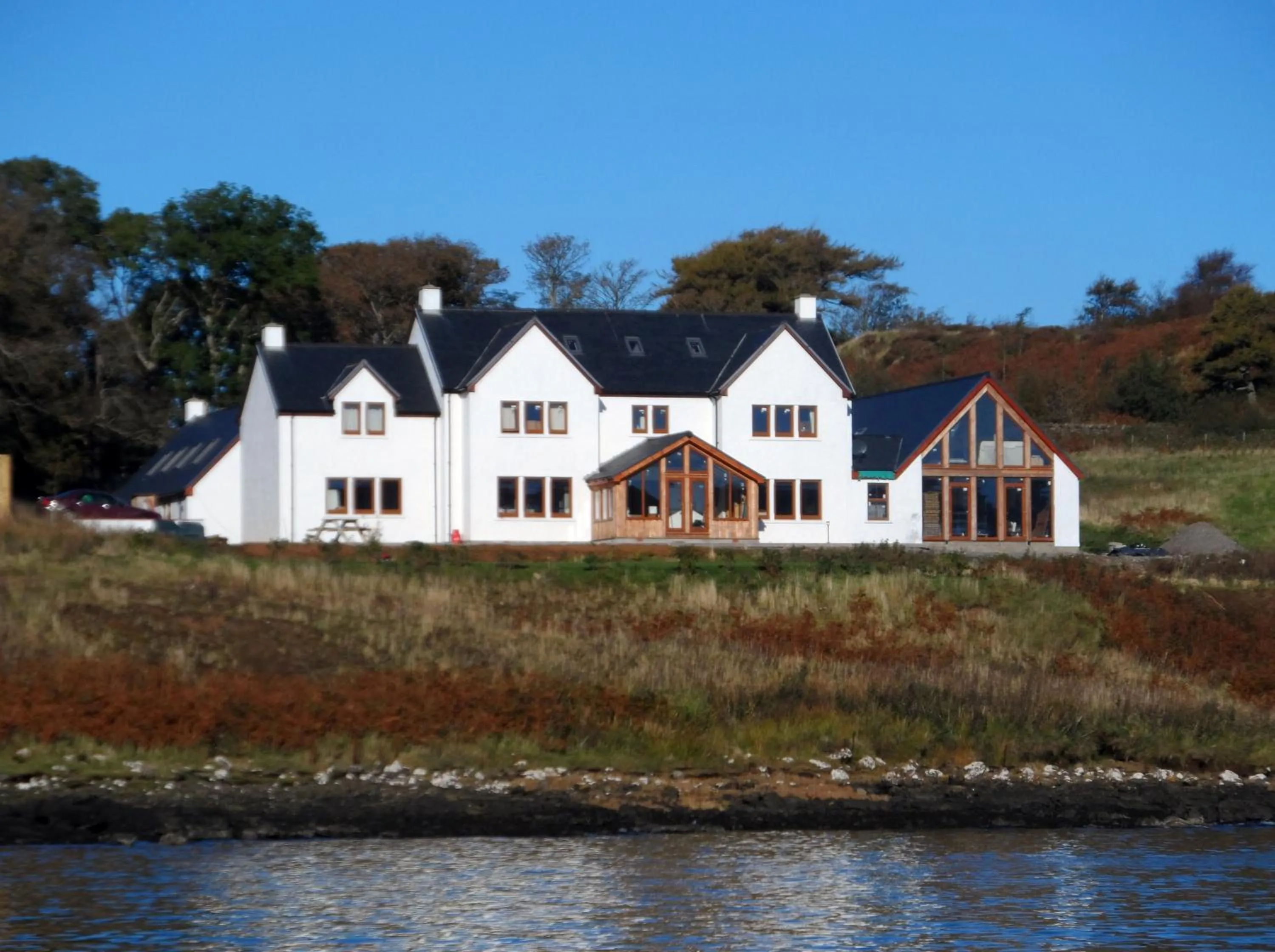 Facade/entrance in Redwood House
