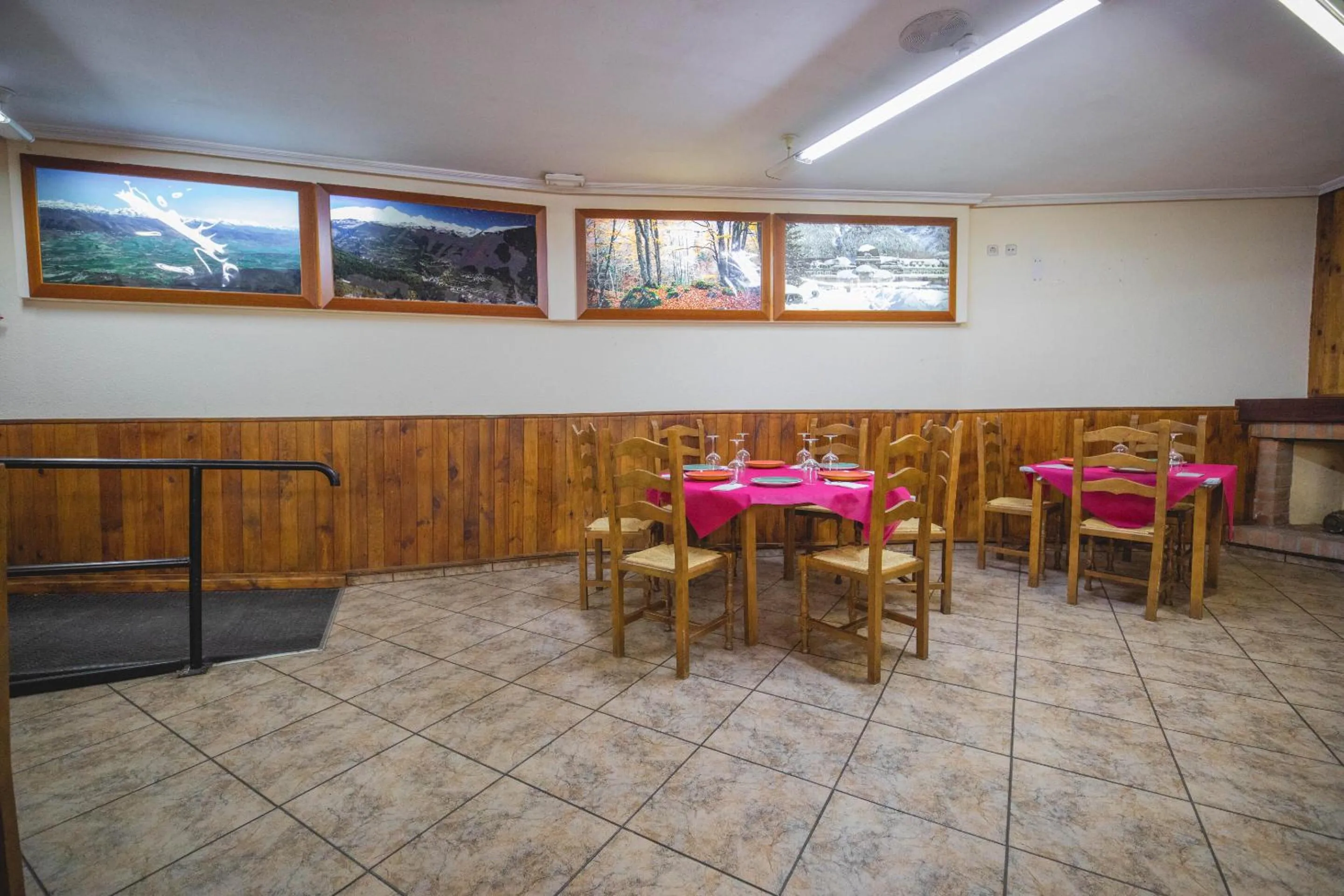 Dining area in Hostal Alto Aragon