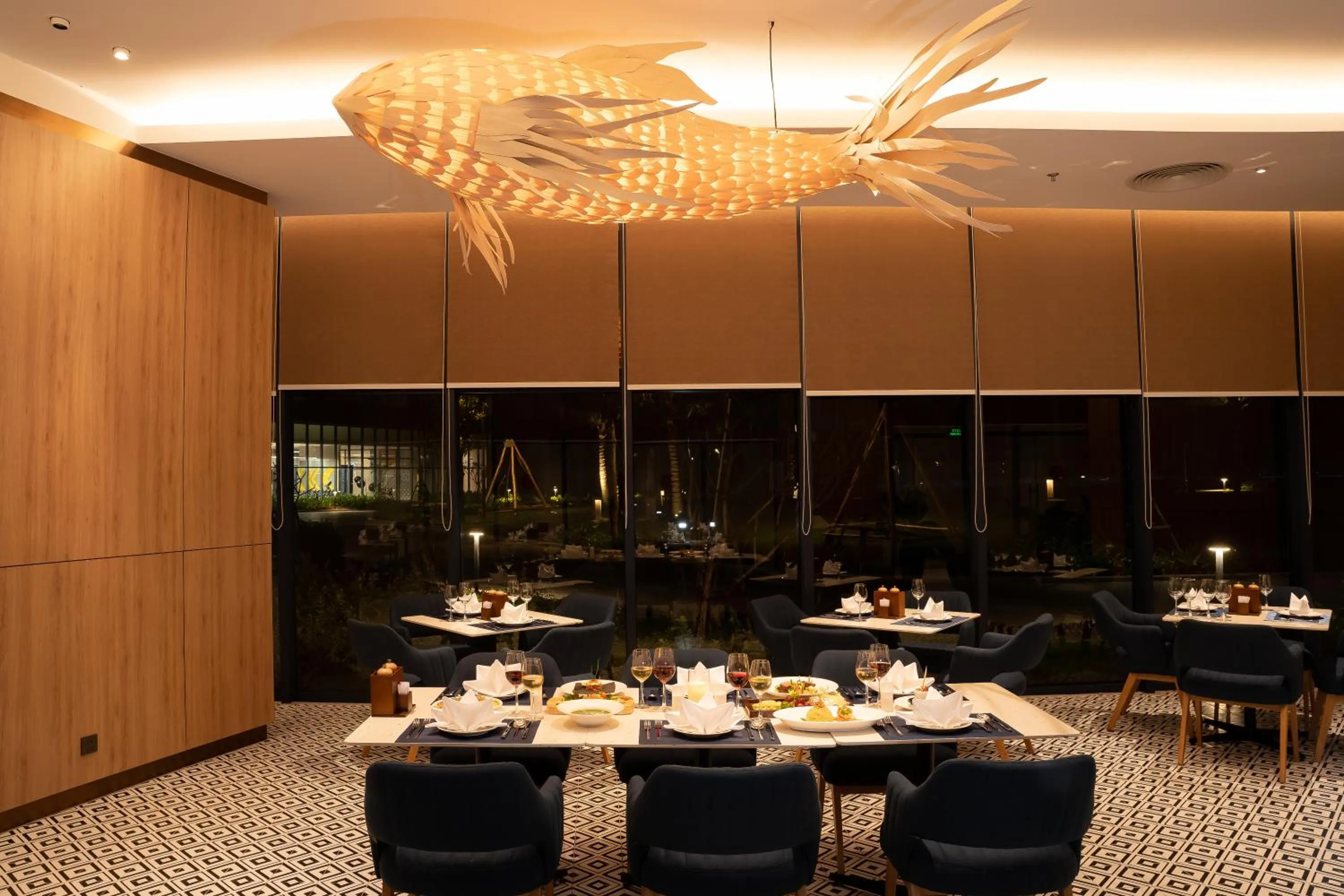 Restaurant/places to eat in The Empyrean Cam Ranh Beach Resort