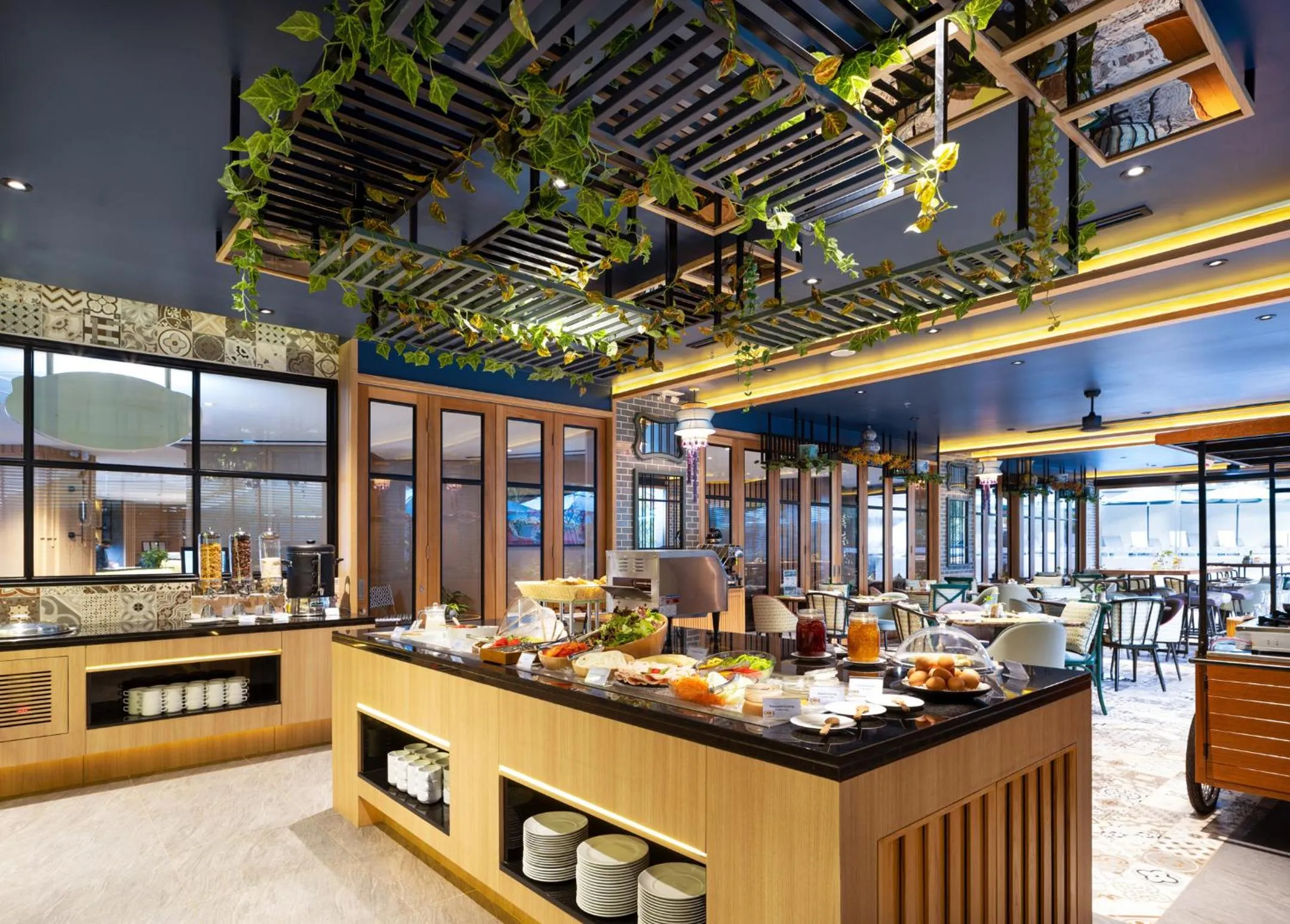 Restaurant/places to eat in GLOW Mira Karon Beach