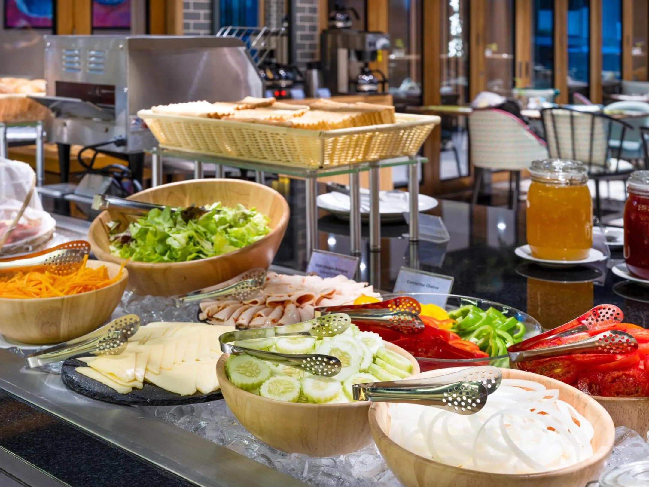 Food and drinks in GLOW Mira Karon Beach