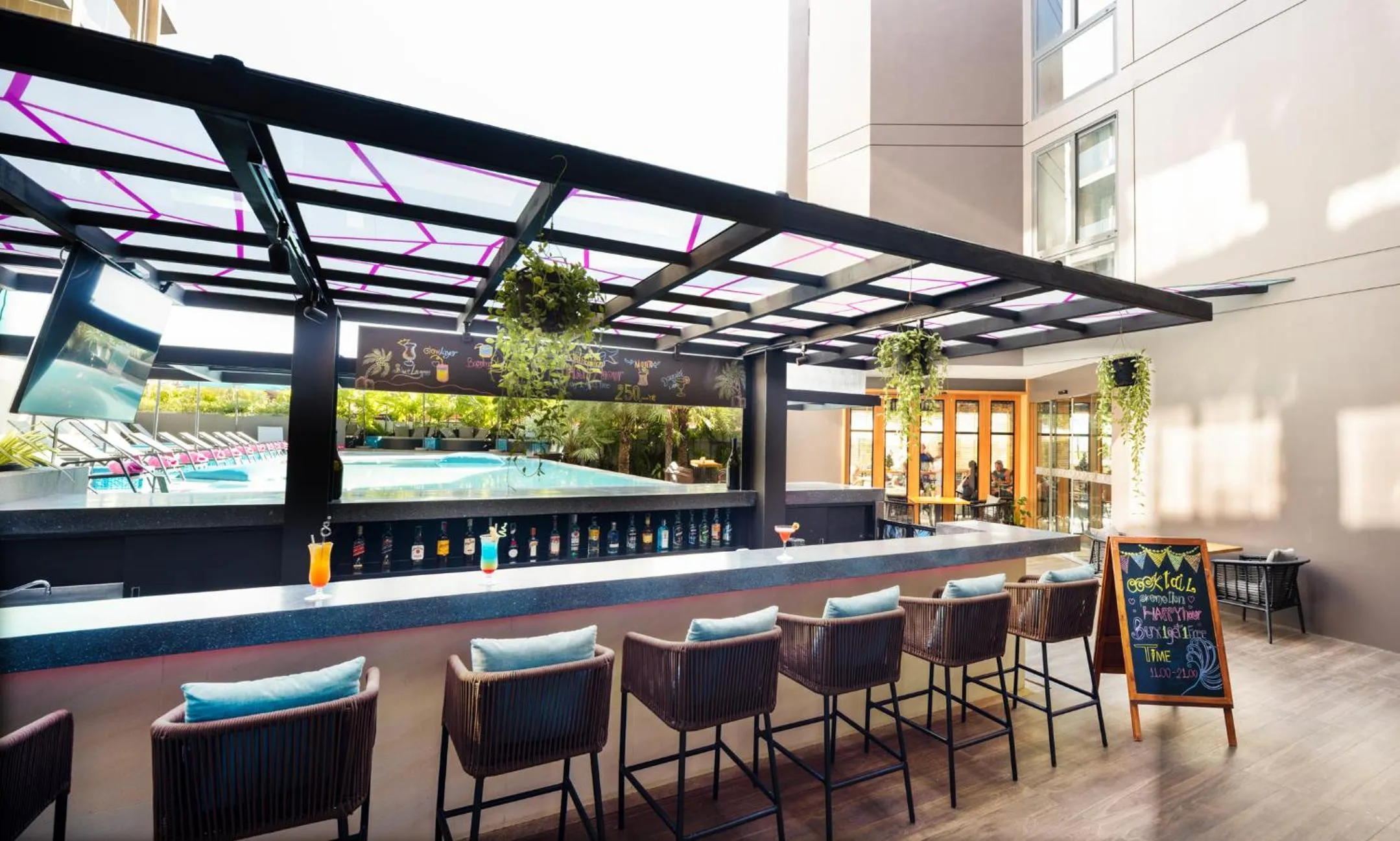 Lounge or bar in GLOW Mira Karon Beach