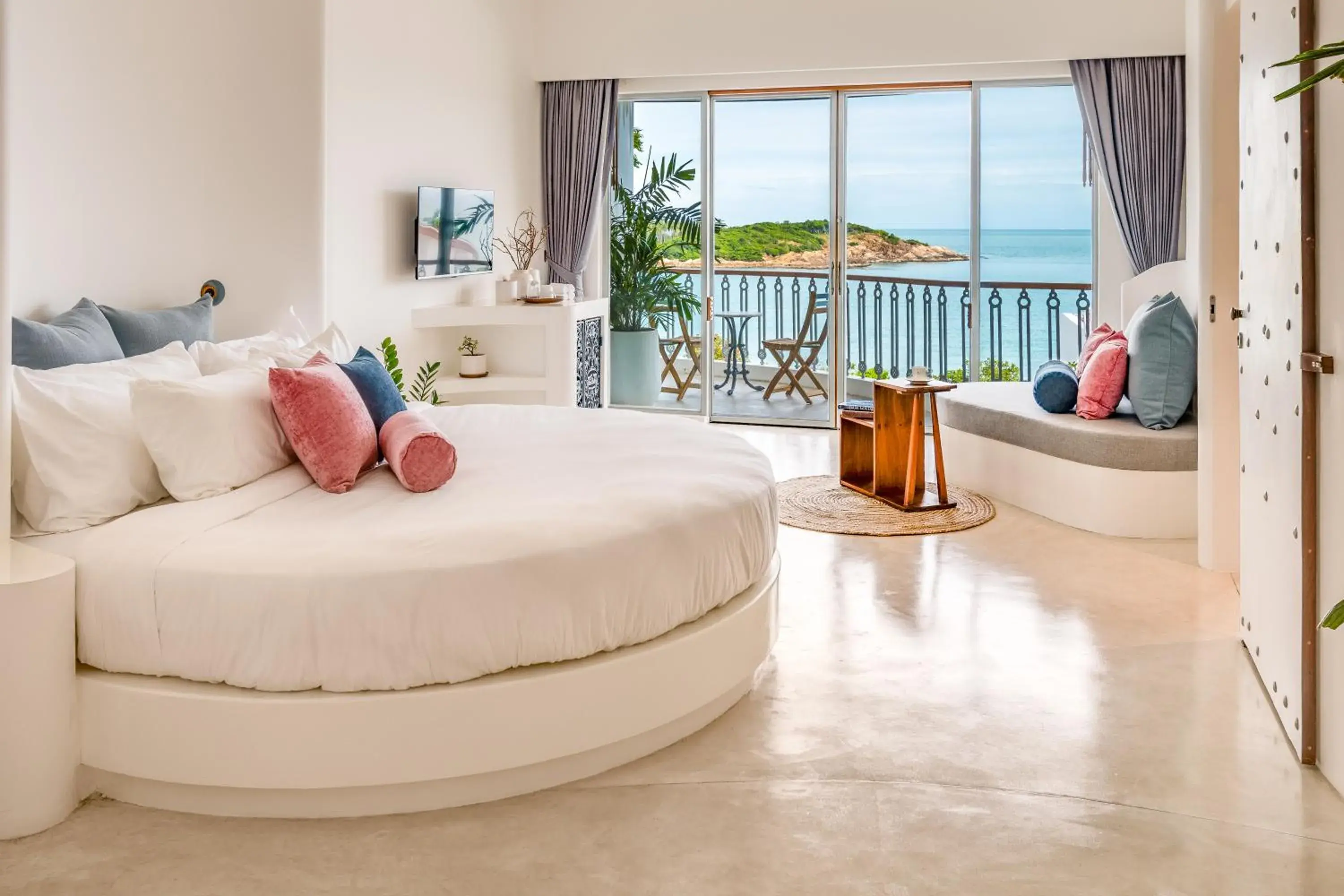 King Room with Sea View in Ampersand Resort King Room with Sea View in Ampersand Resort