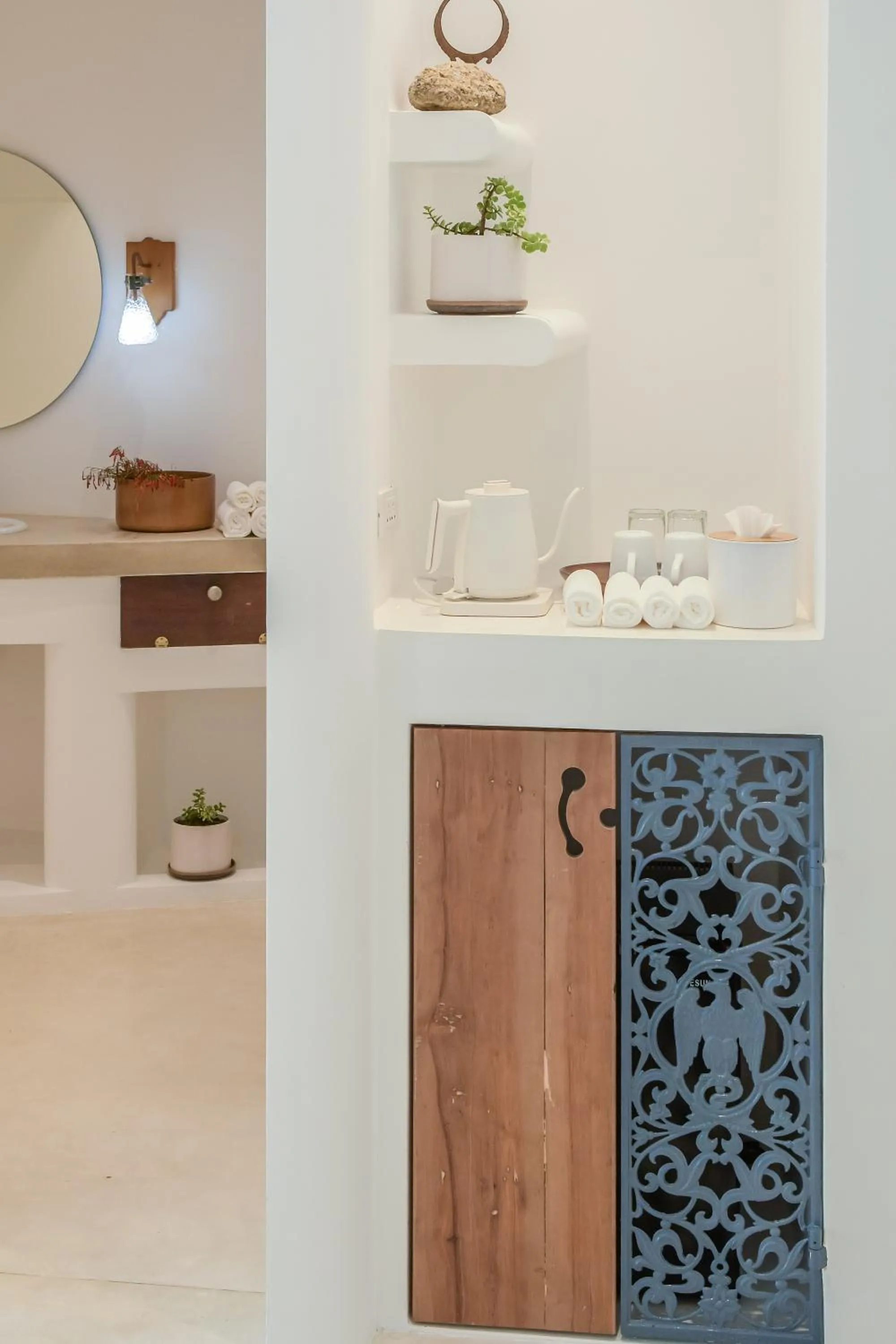 Coffee/tea facilities in Ampersand Resort