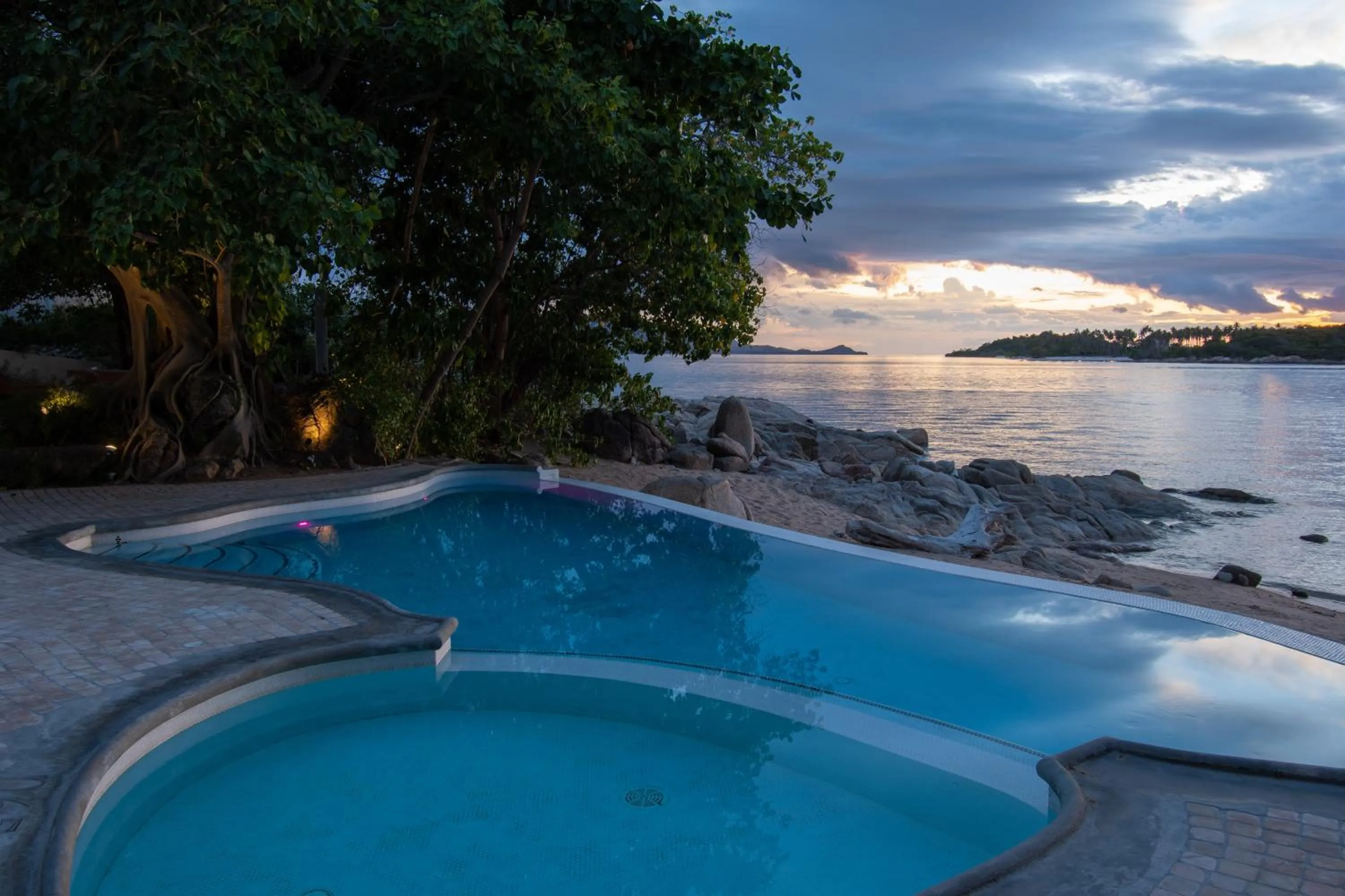 Swimming pool in Ampersand Resort