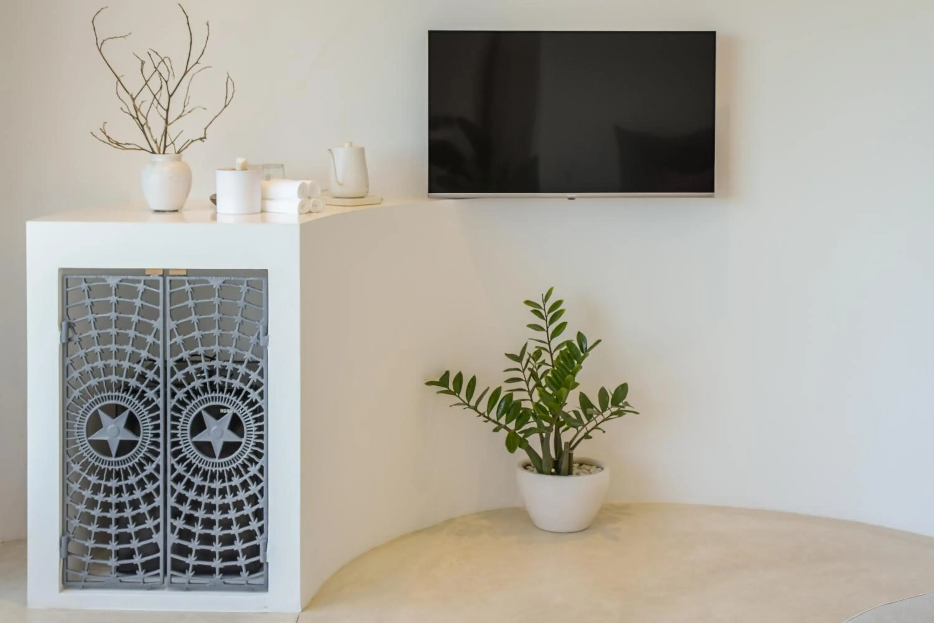 Communal lounge/ TV room in Ampersand Resort