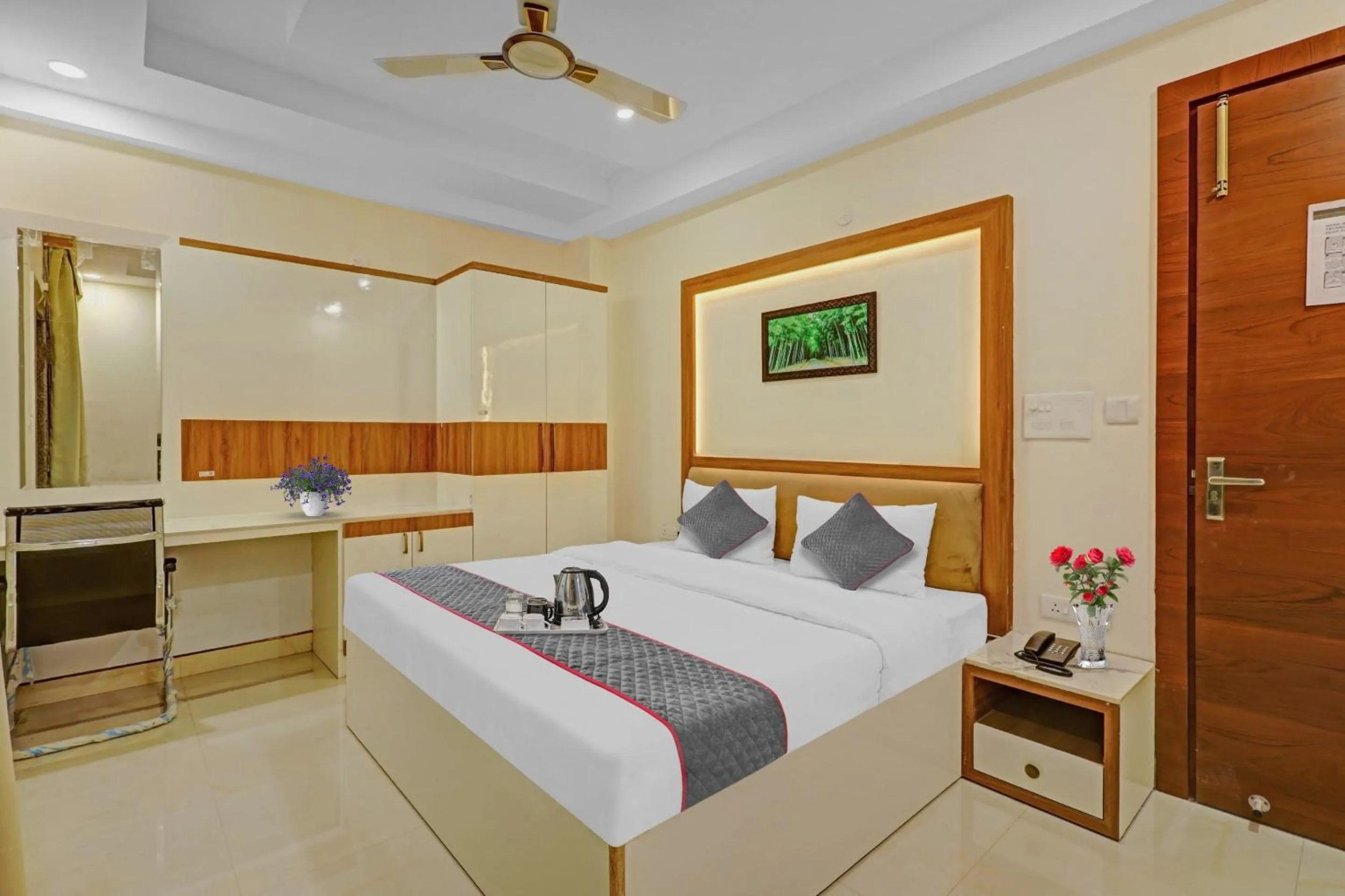 Bedroom, Bed in Super Townhouse Lucky Grand Palace