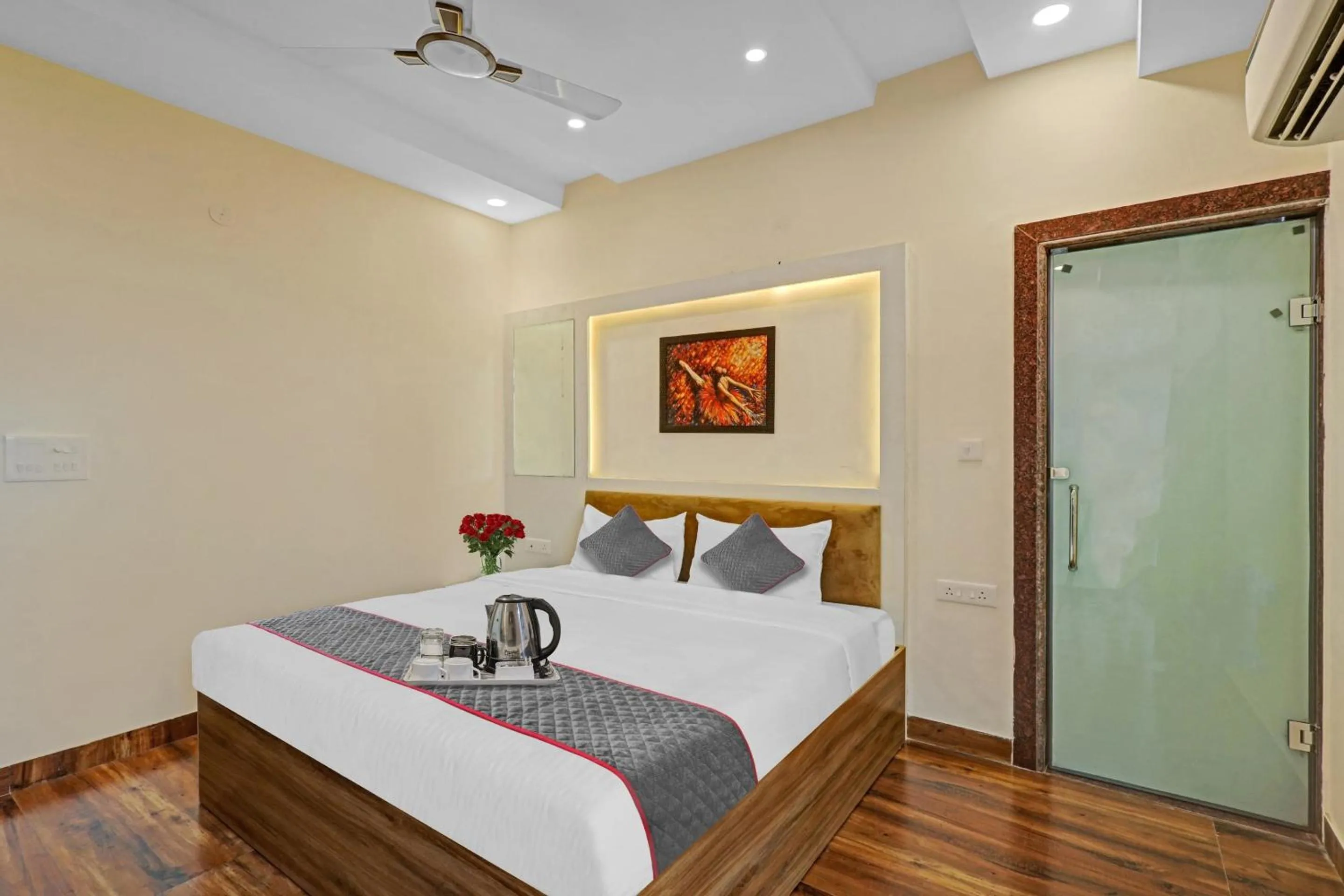 Bedroom, Bed in Super Townhouse Lucky Grand Palace