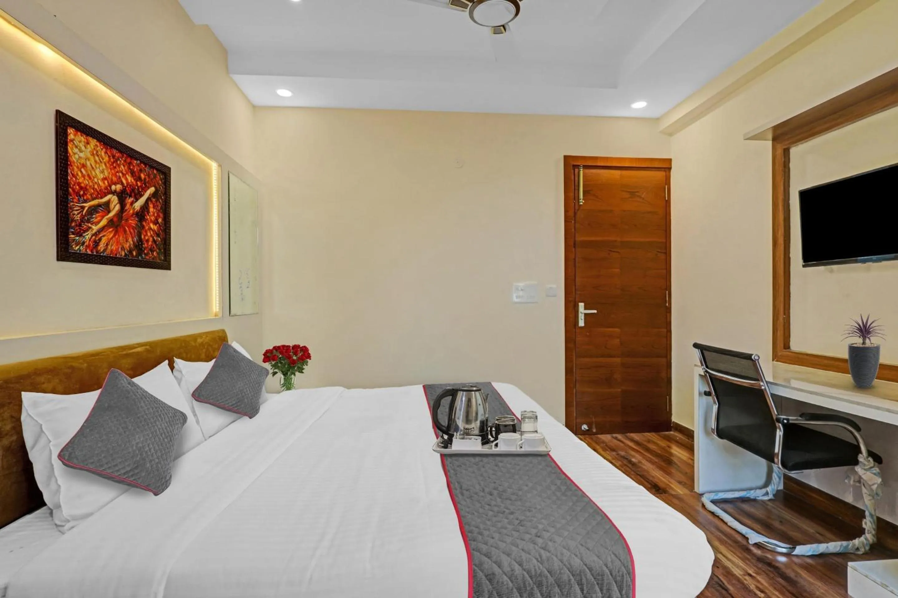 Bedroom, Bed in Super Townhouse Lucky Grand Palace