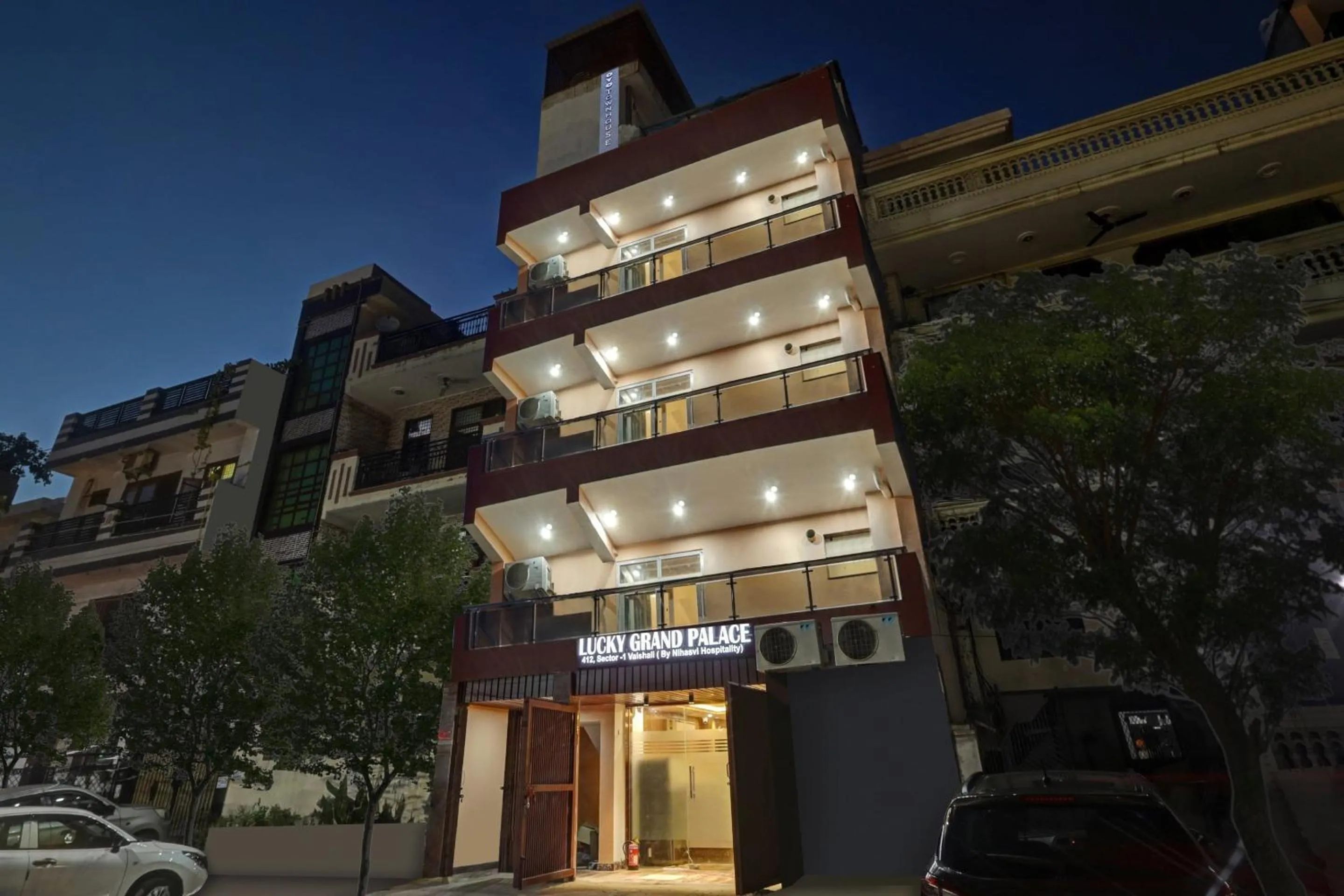 Facade/entrance in Super Townhouse Lucky Grand Palace