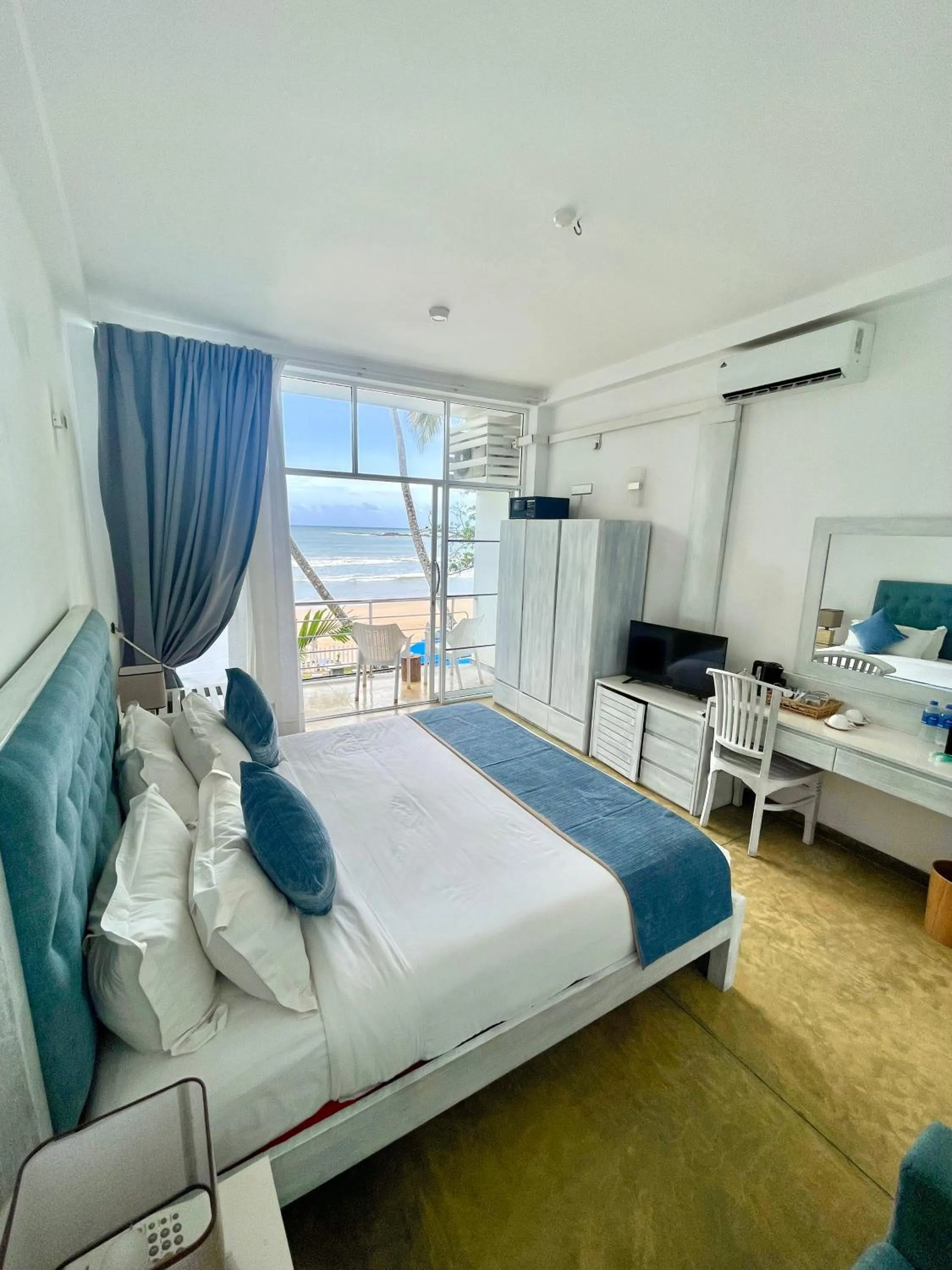 Bedroom, Bed in Smeralda Resorts Dikwella