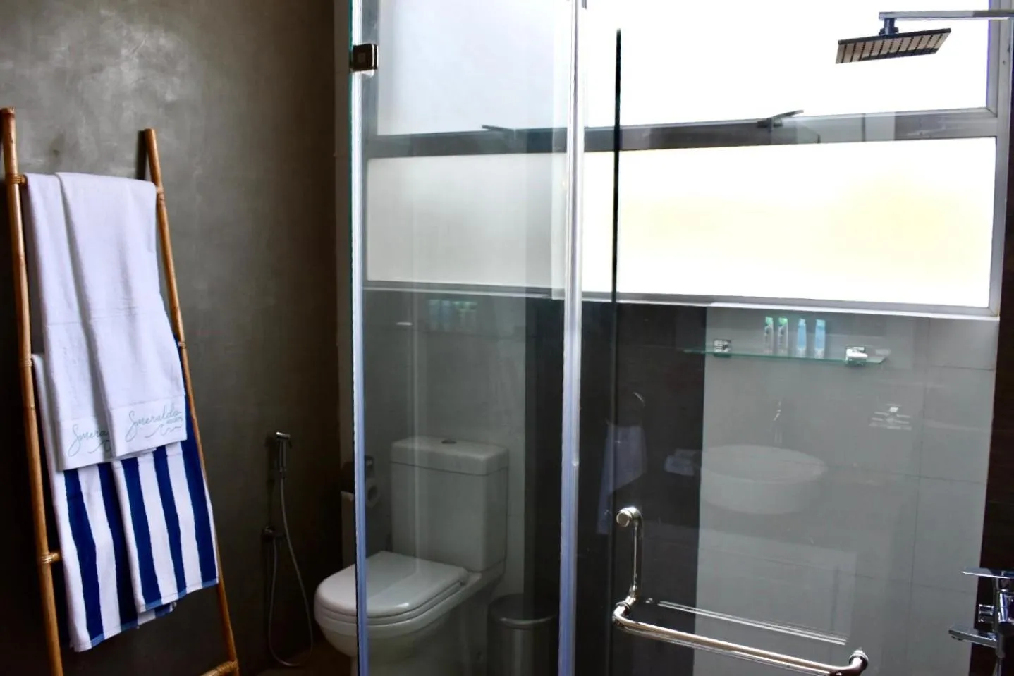 Bathroom in Smeralda Resorts Dikwella