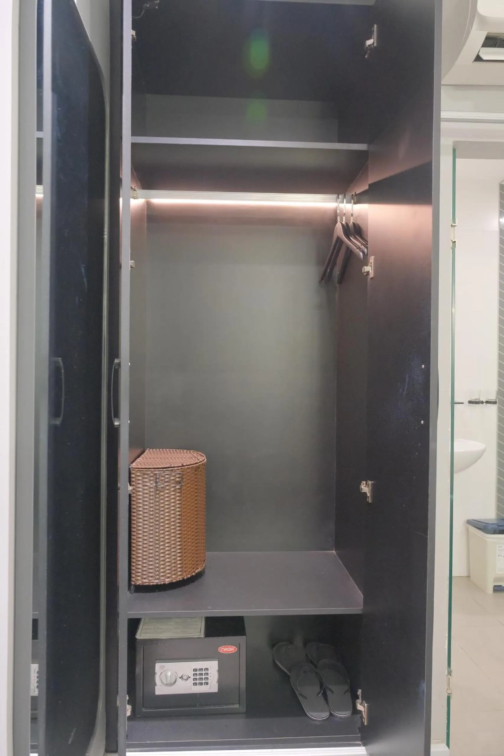 safe in The Hotel Nicecy