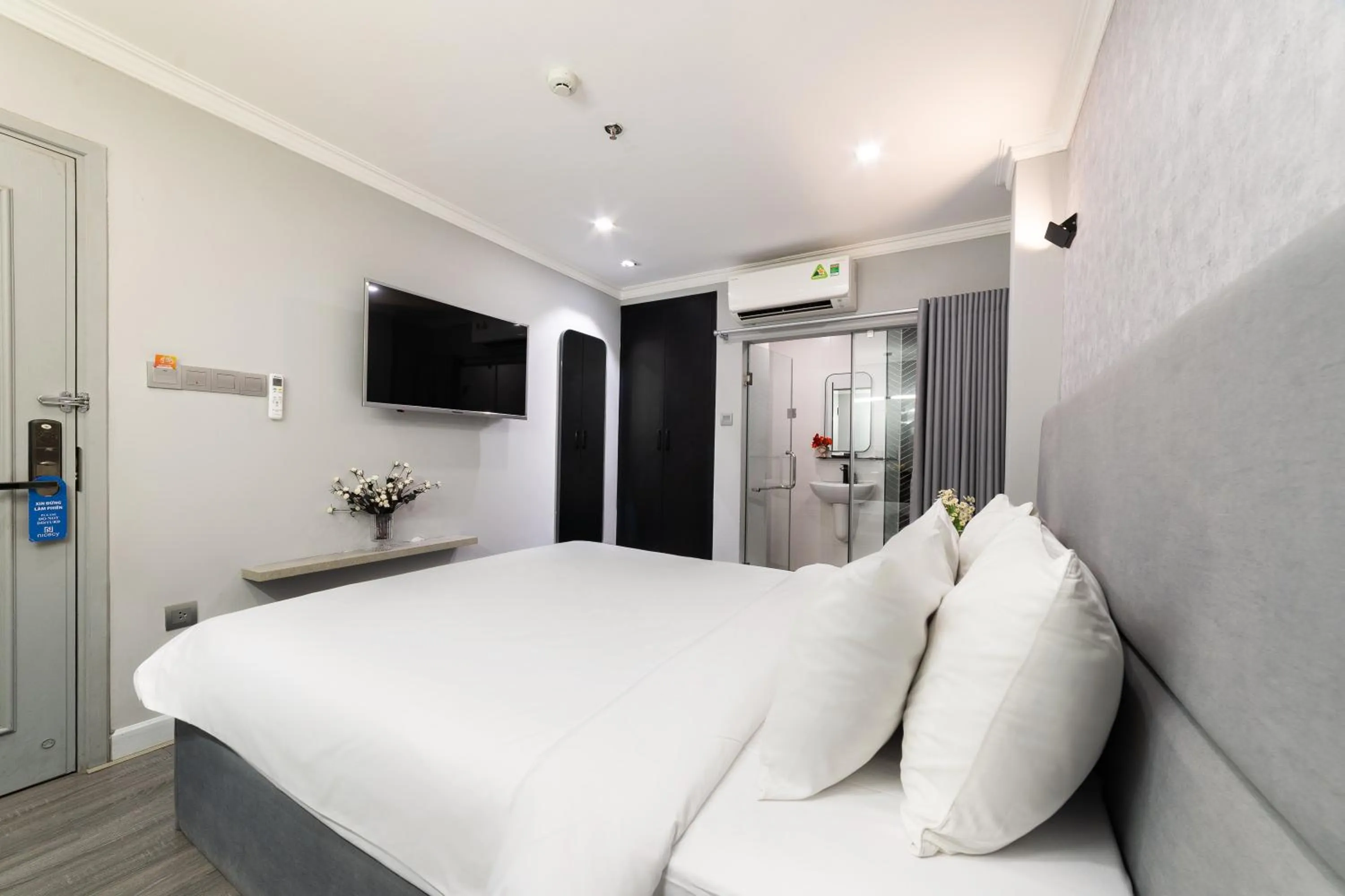 Decorative detail, Bed in The Hotel Nicecy