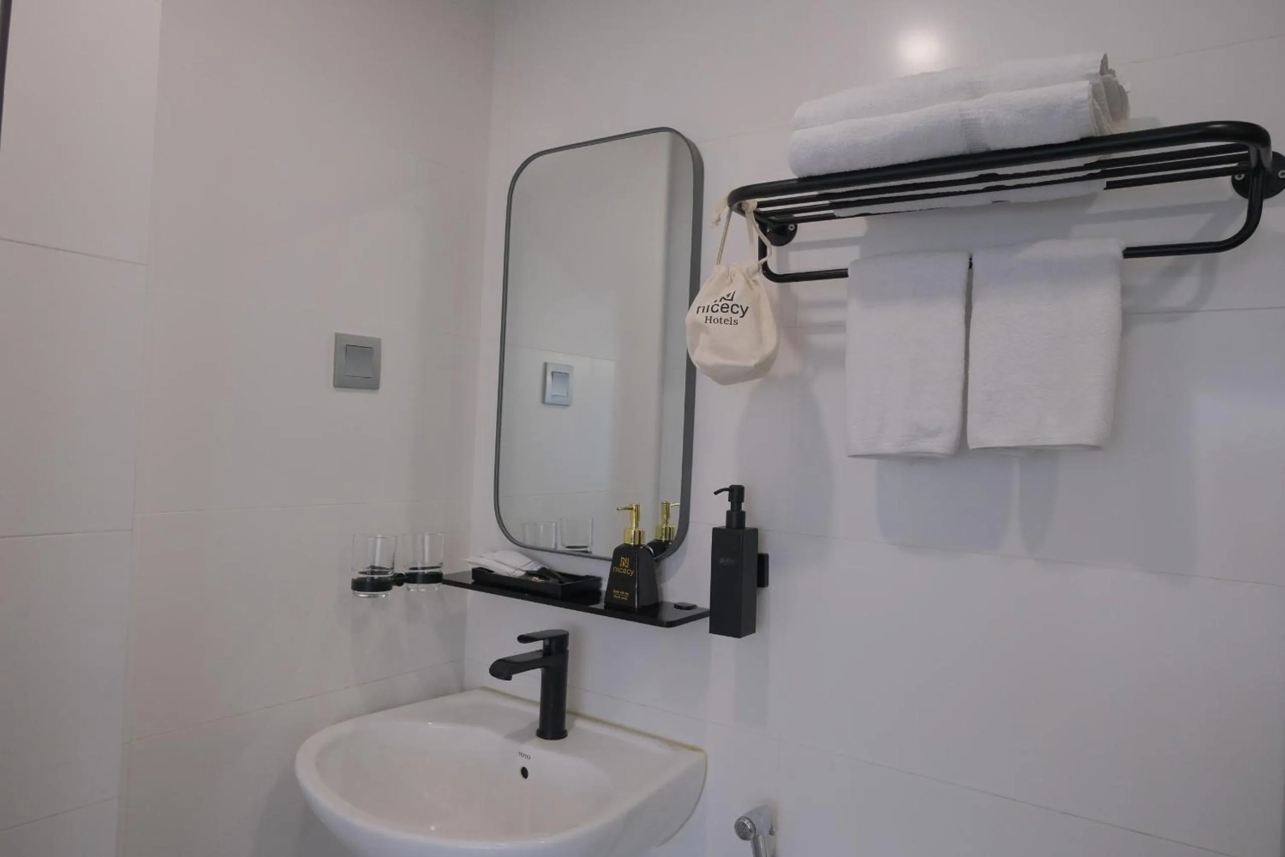 Shower in The Hotel Nicecy