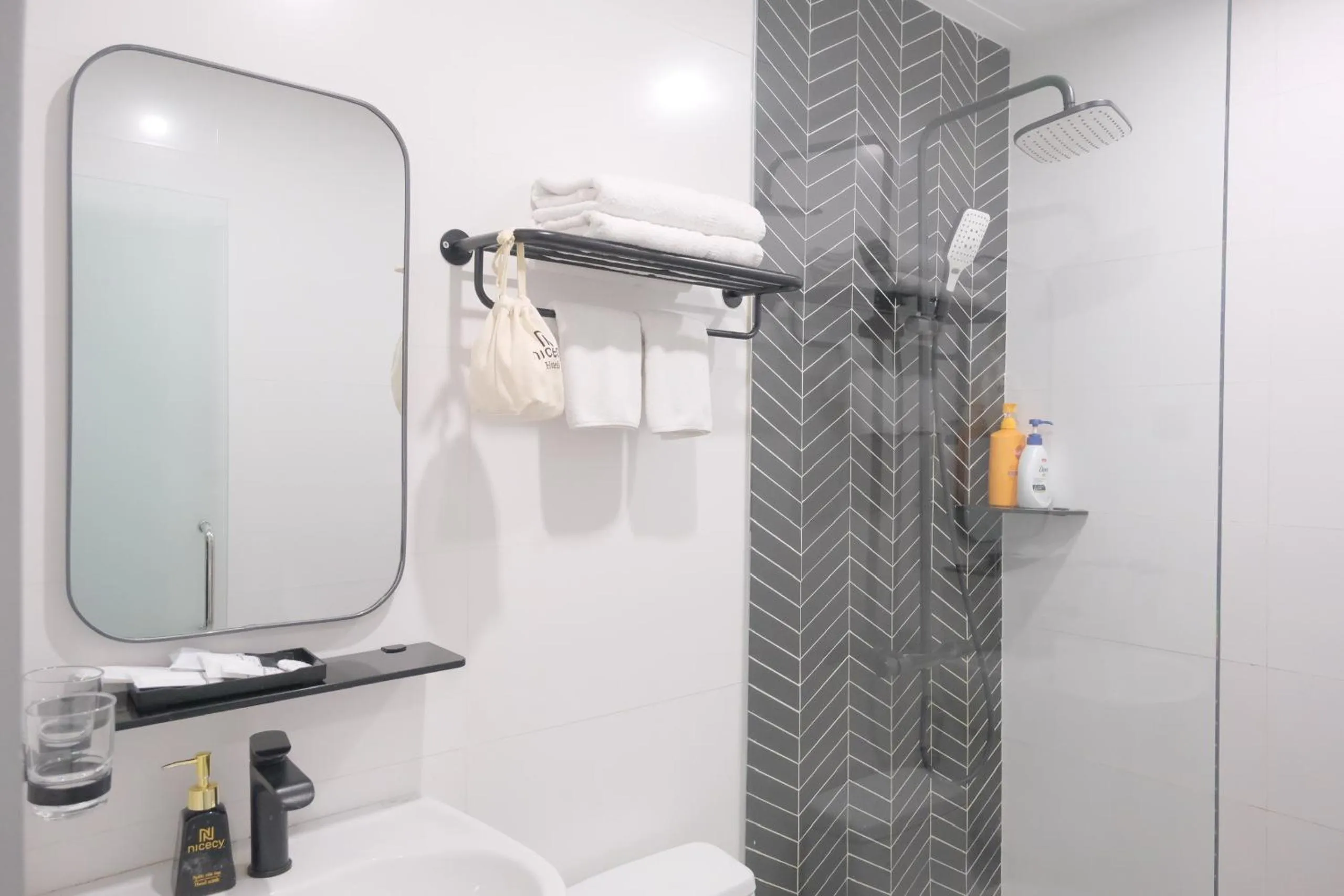 Shower in The Hotel Nicecy