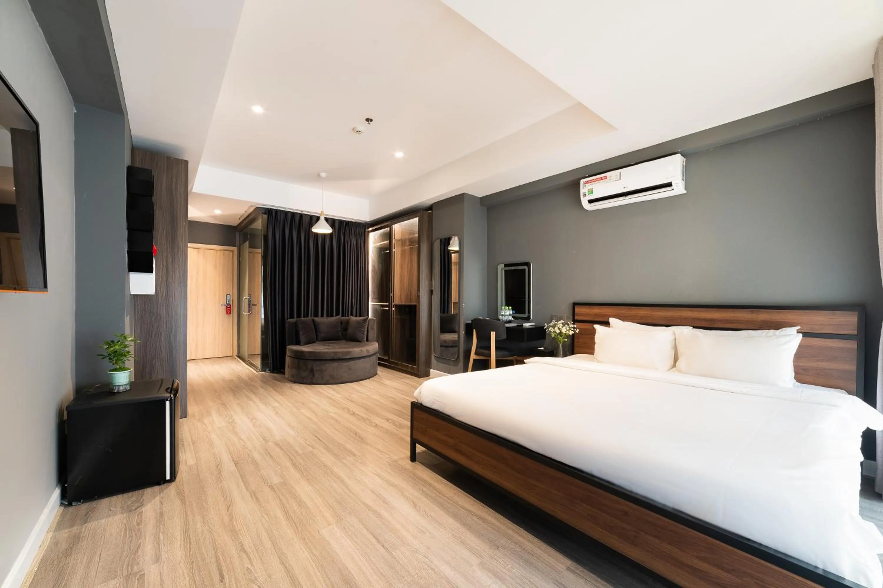 group of guests, Bed in The Hotel Nicecy