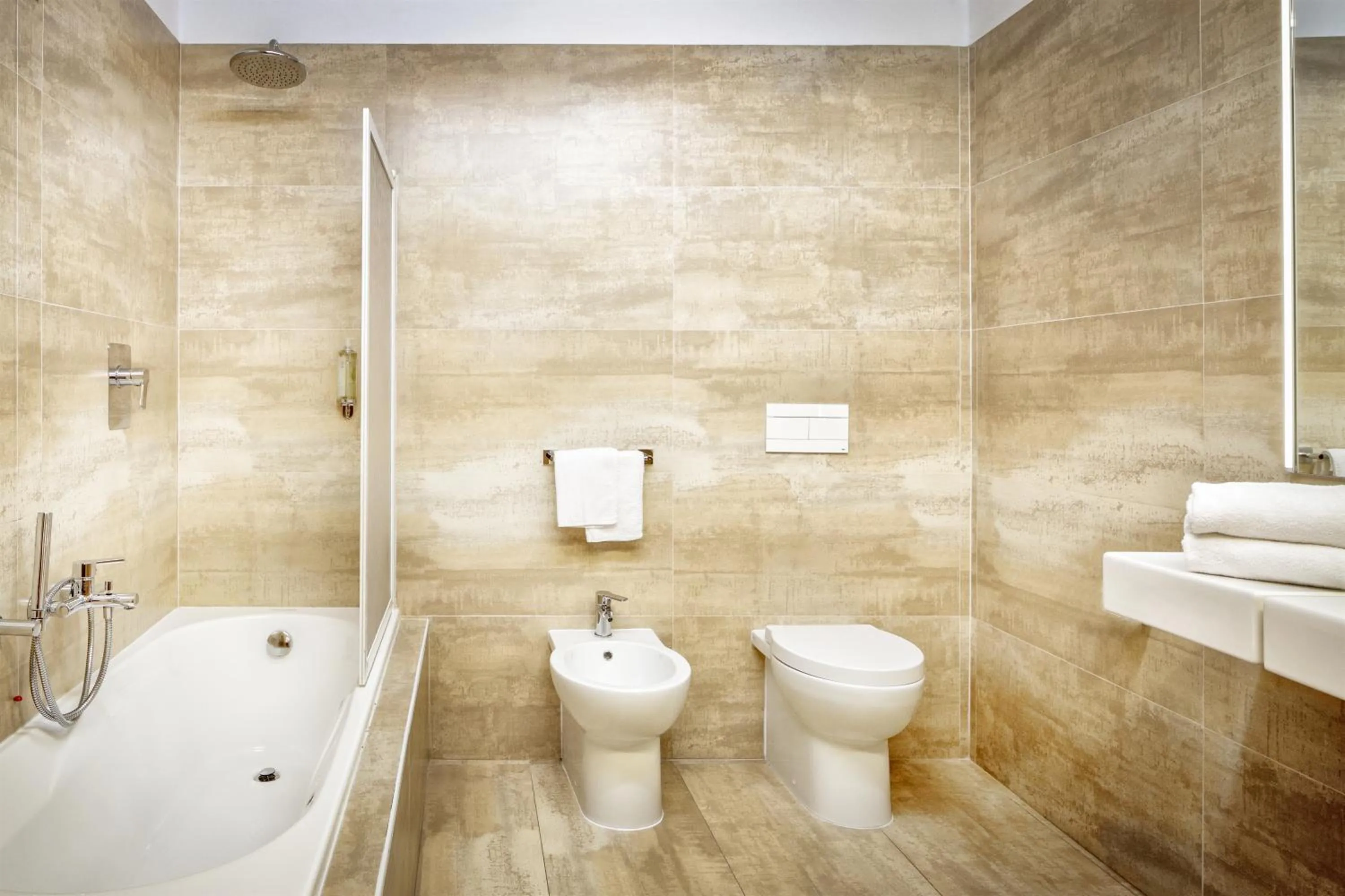 Bathroom in Hotel Italia