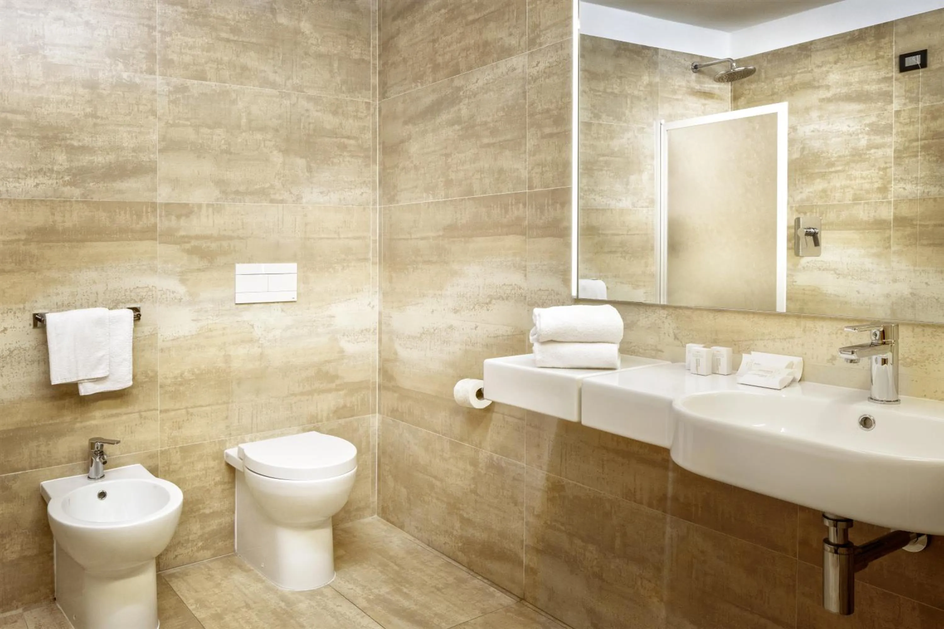 Bathroom in Hotel Italia