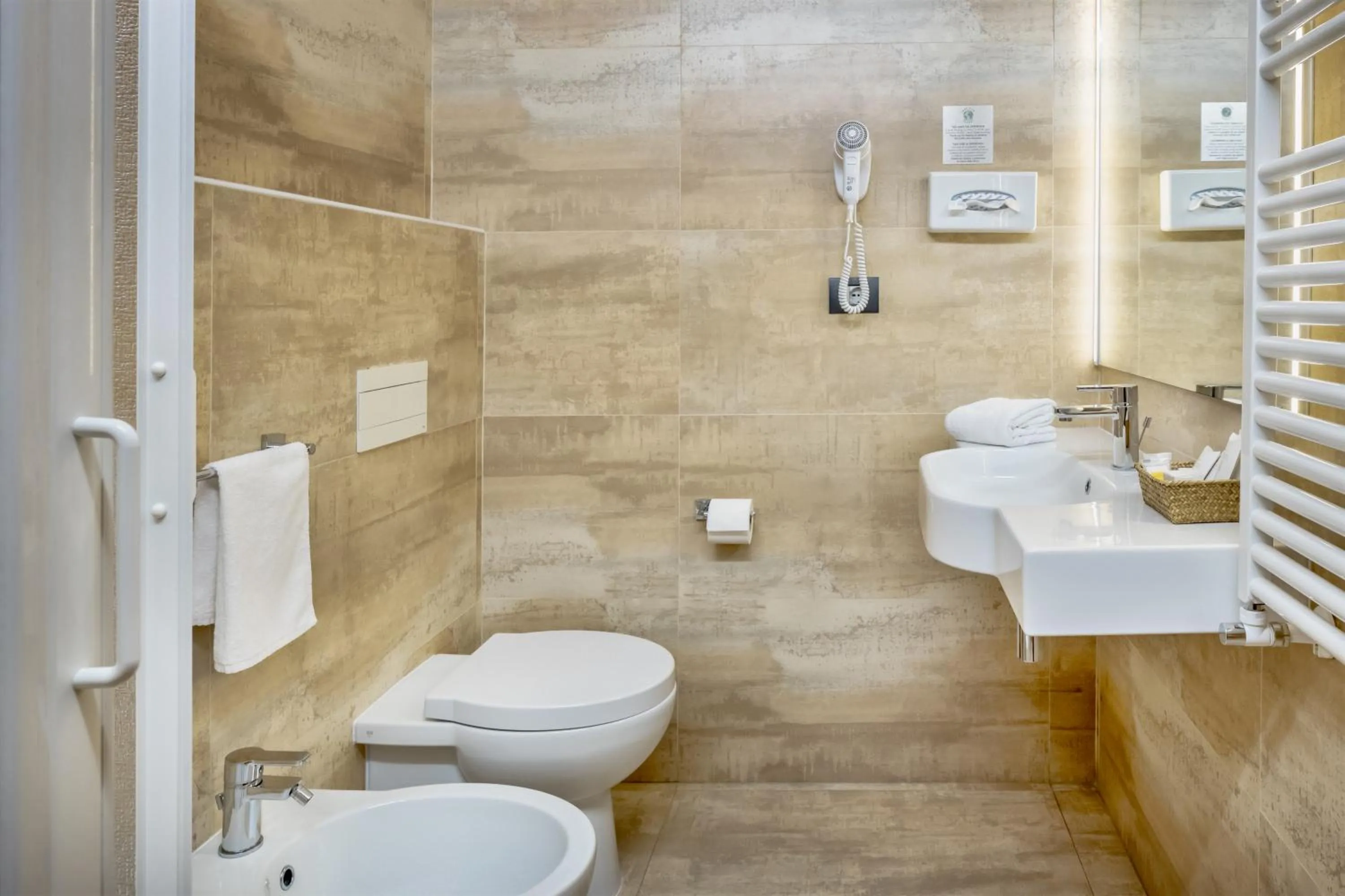 Bathroom in Hotel Italia