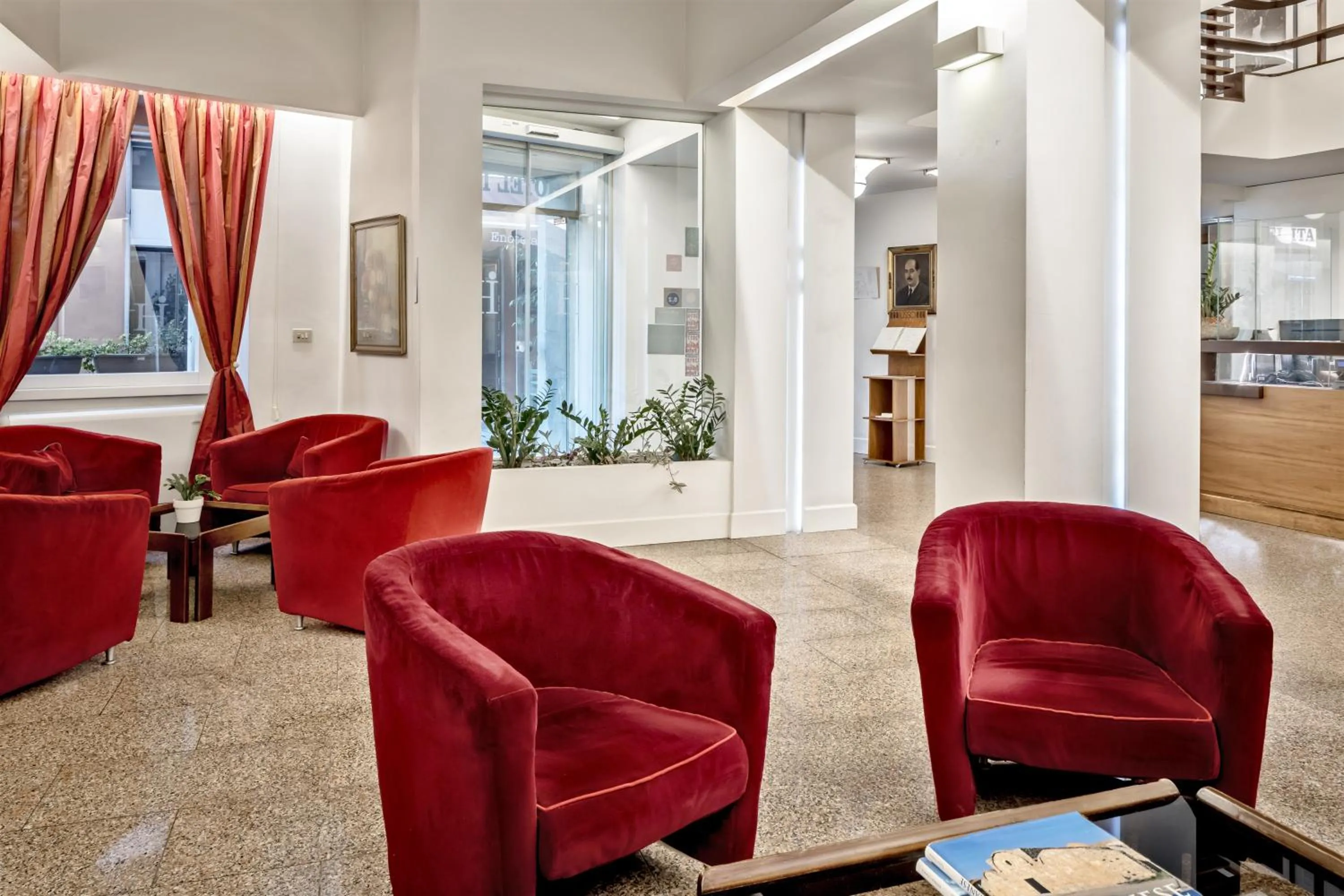 Seating area in Hotel Italia
