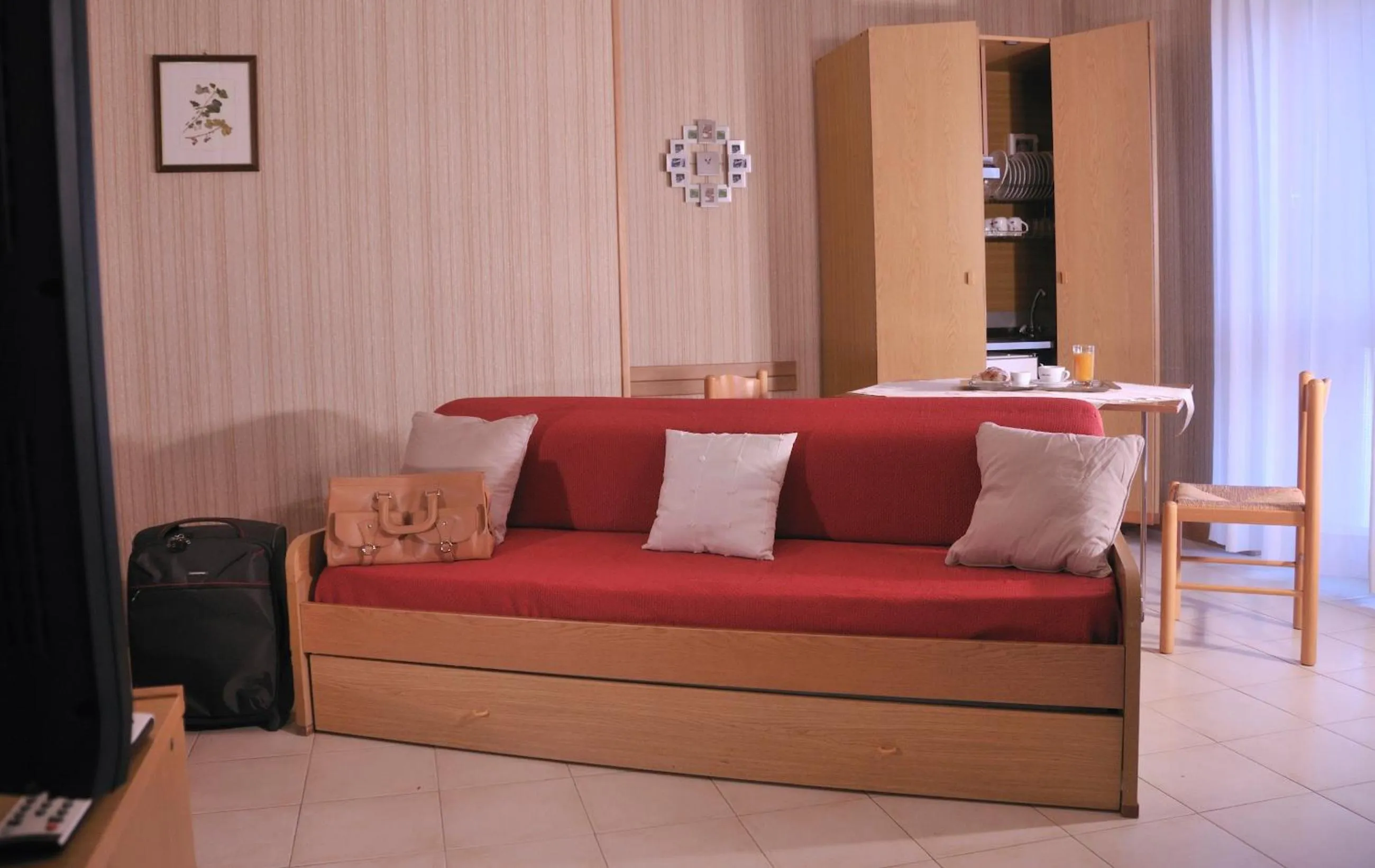 People, Bed in Hotel Residence Ulivi E Palme