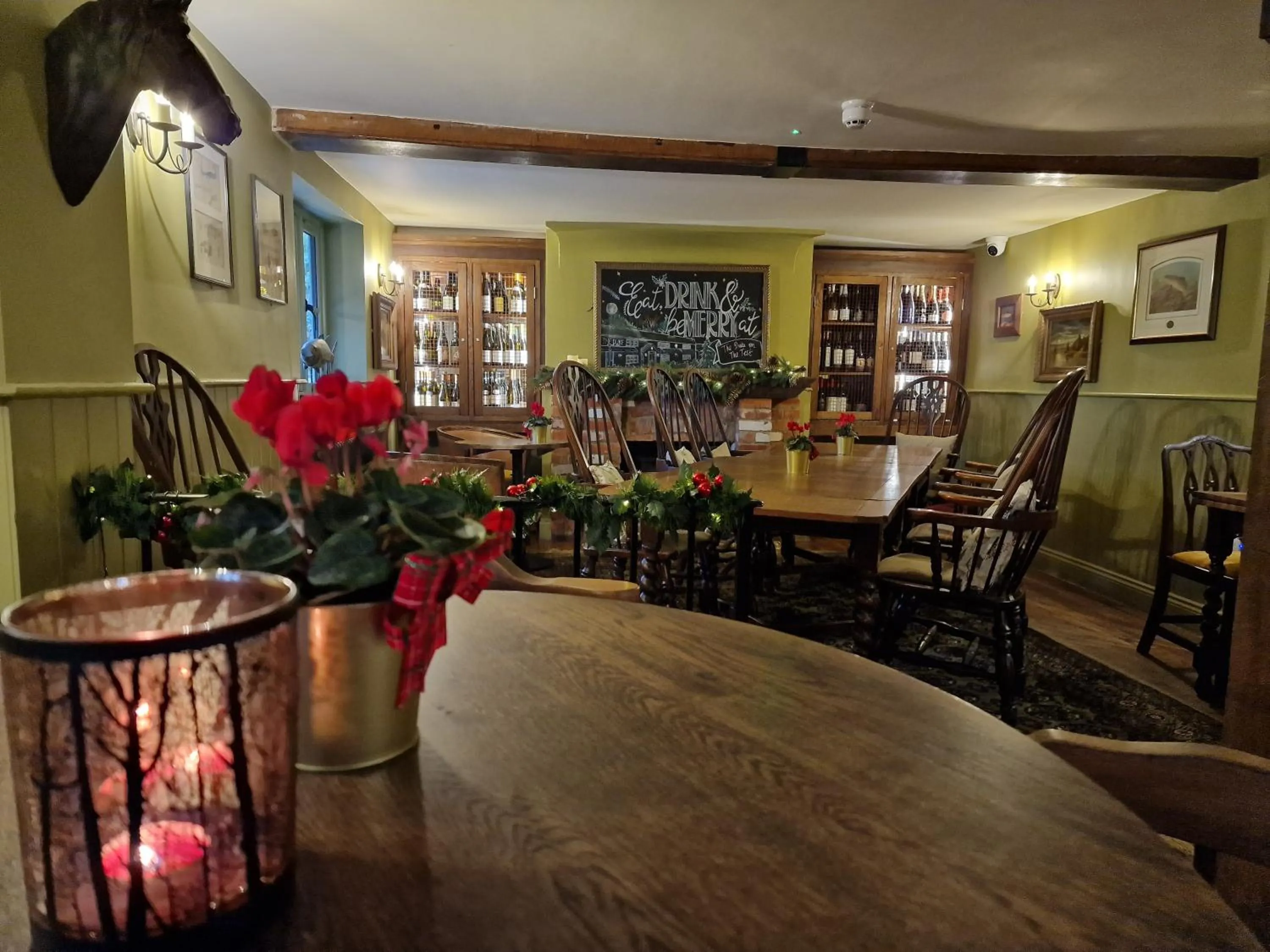 Restaurant/places to eat in The Duke on The Test