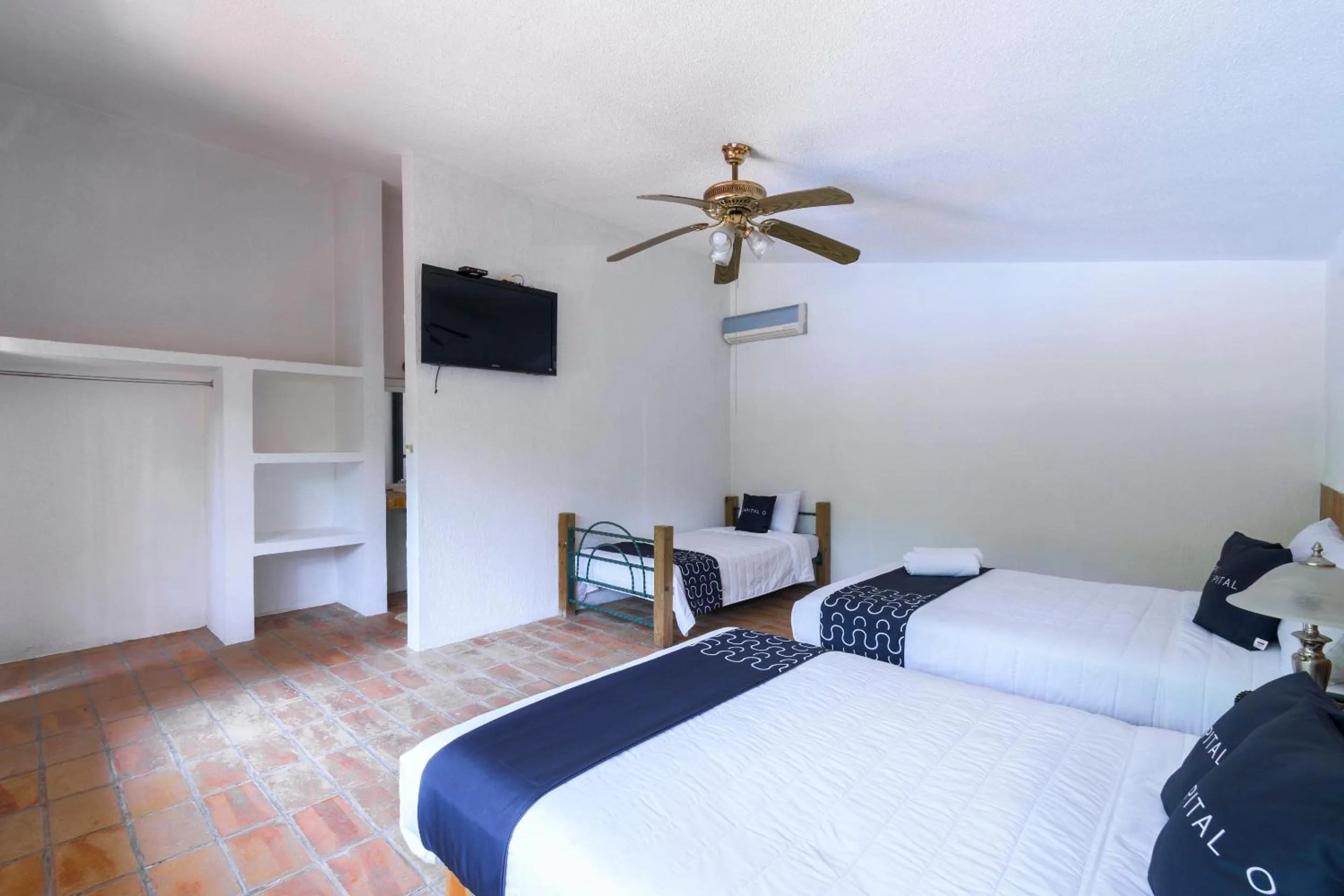 Property building, Bed in Cotlamani Hotel Aventura