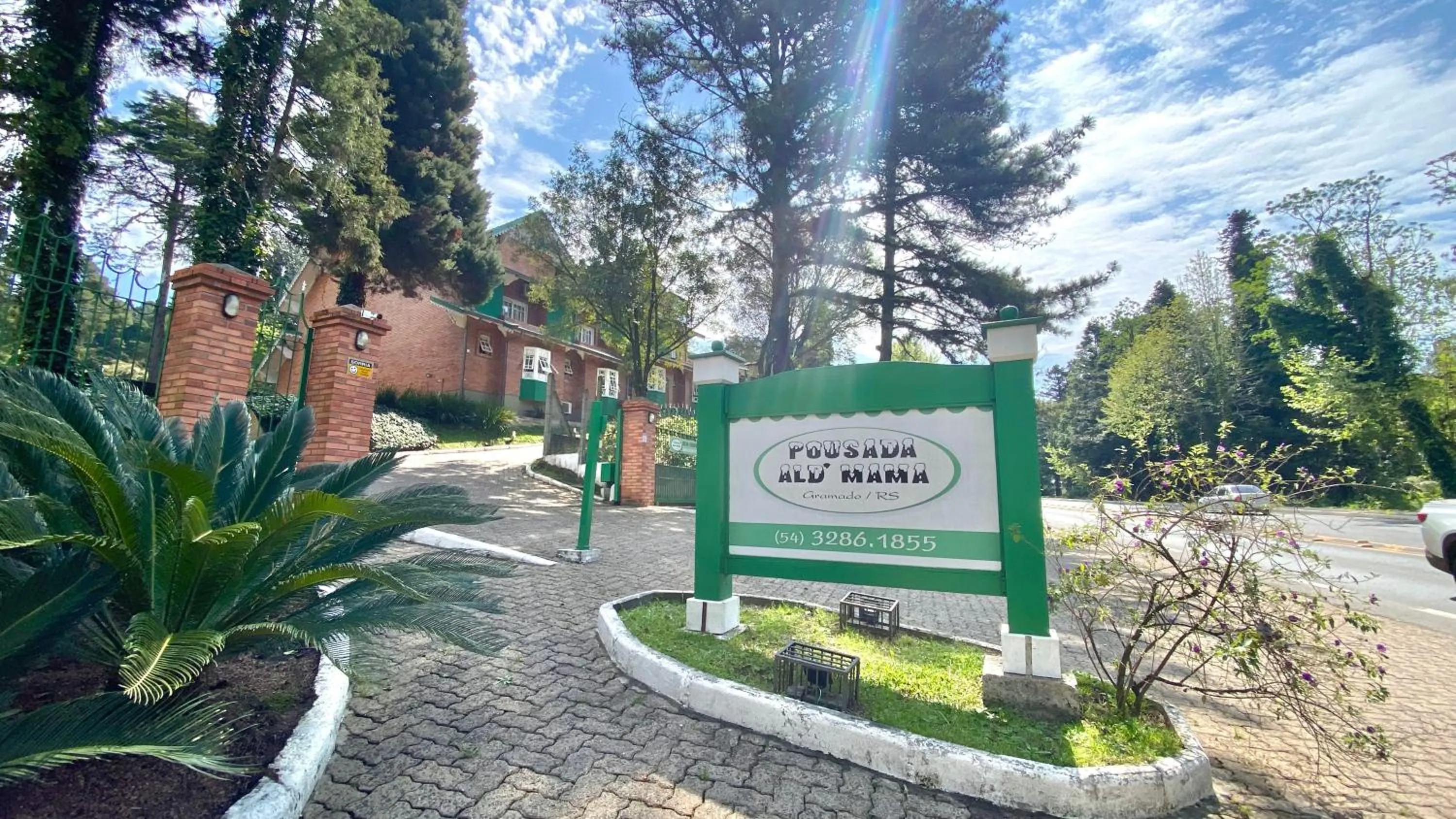 Facade/entrance in Hotel Pousada Ald' Mama