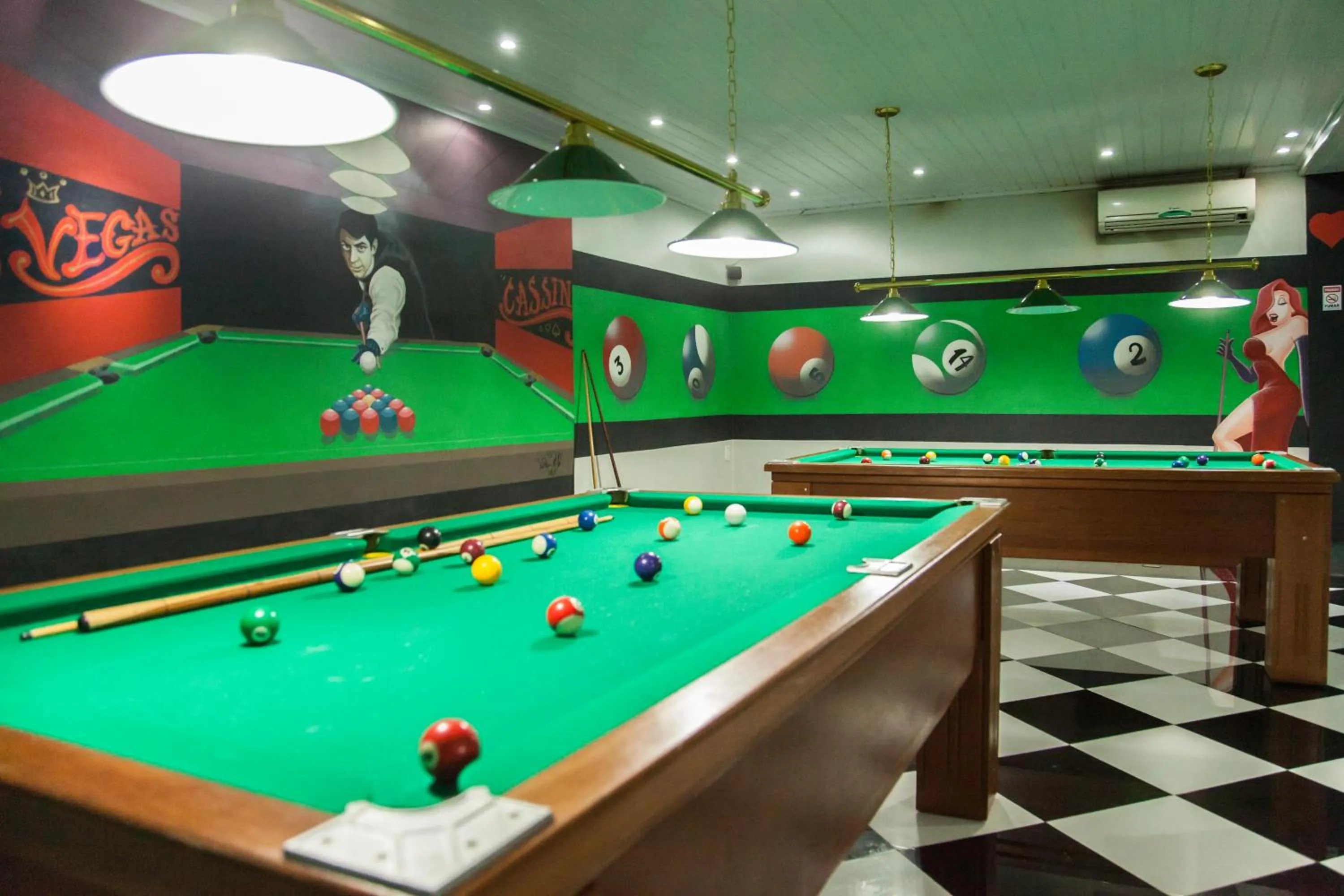 Billiard in Hotel Pousada Ald' Mama