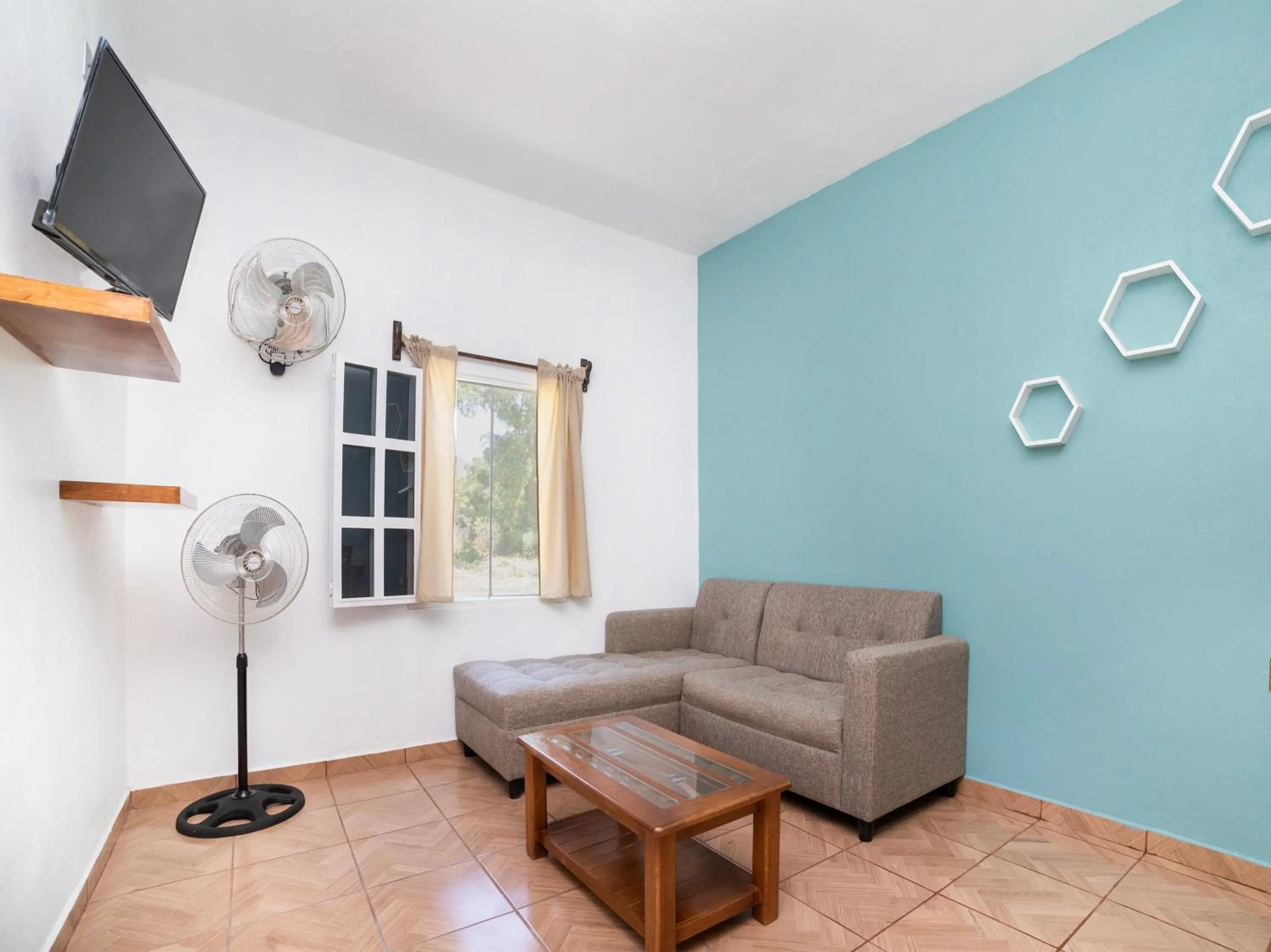 TV and multimedia in Villas el Paraíso, El Rollo