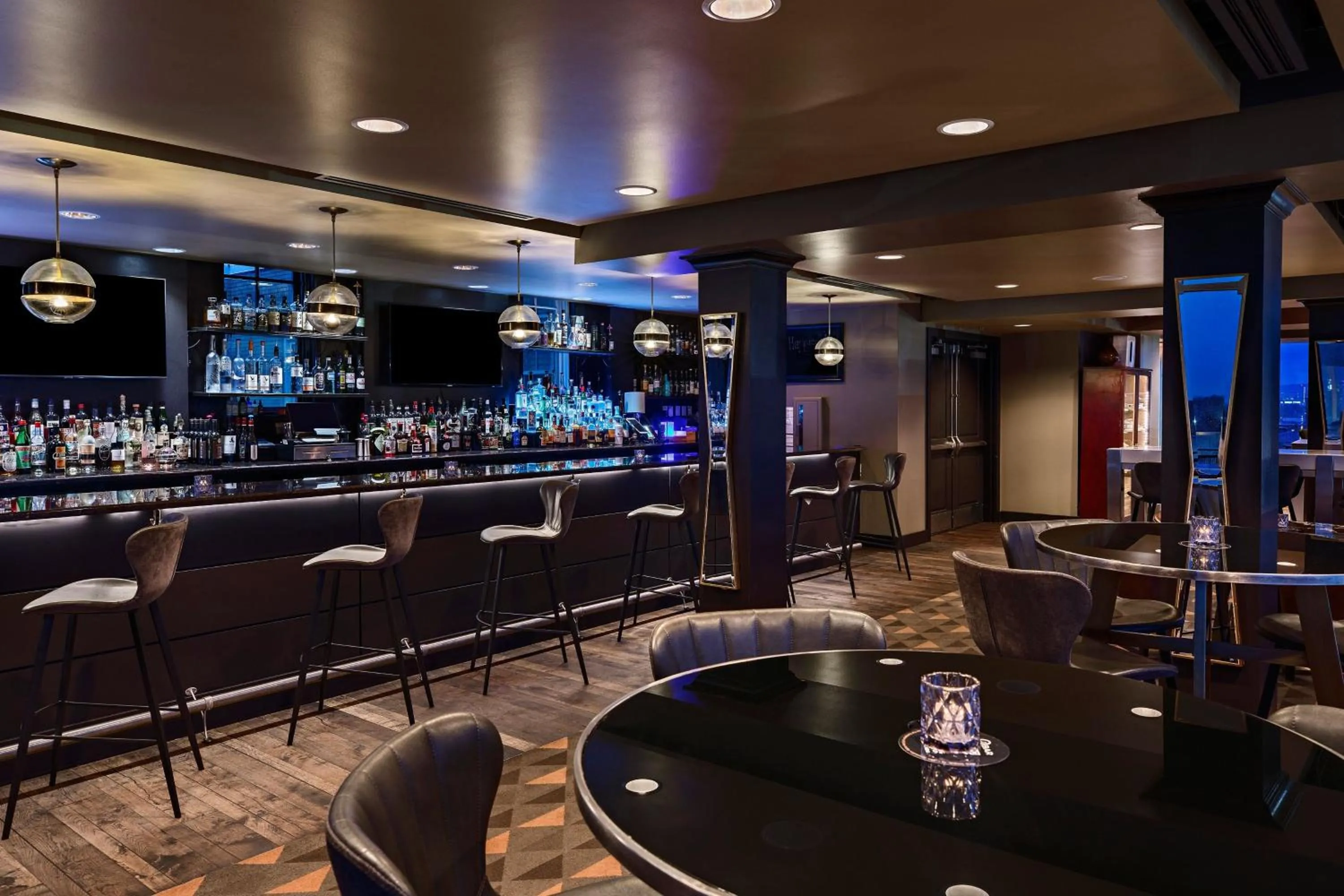 Lounge or bar in Ambassador Hotel Oklahoma City, Autograph Collection