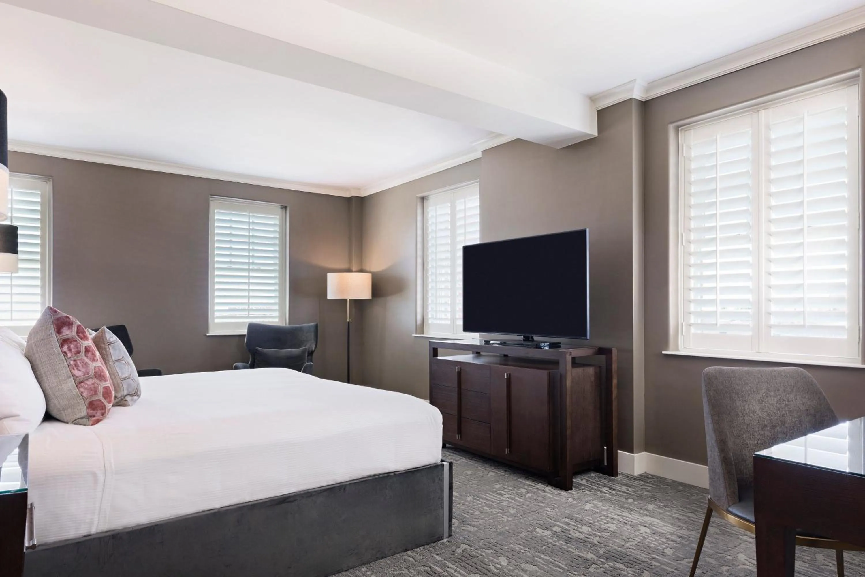 Photo of the whole room, Bed in Ambassador Hotel Oklahoma City, Autograph Collection