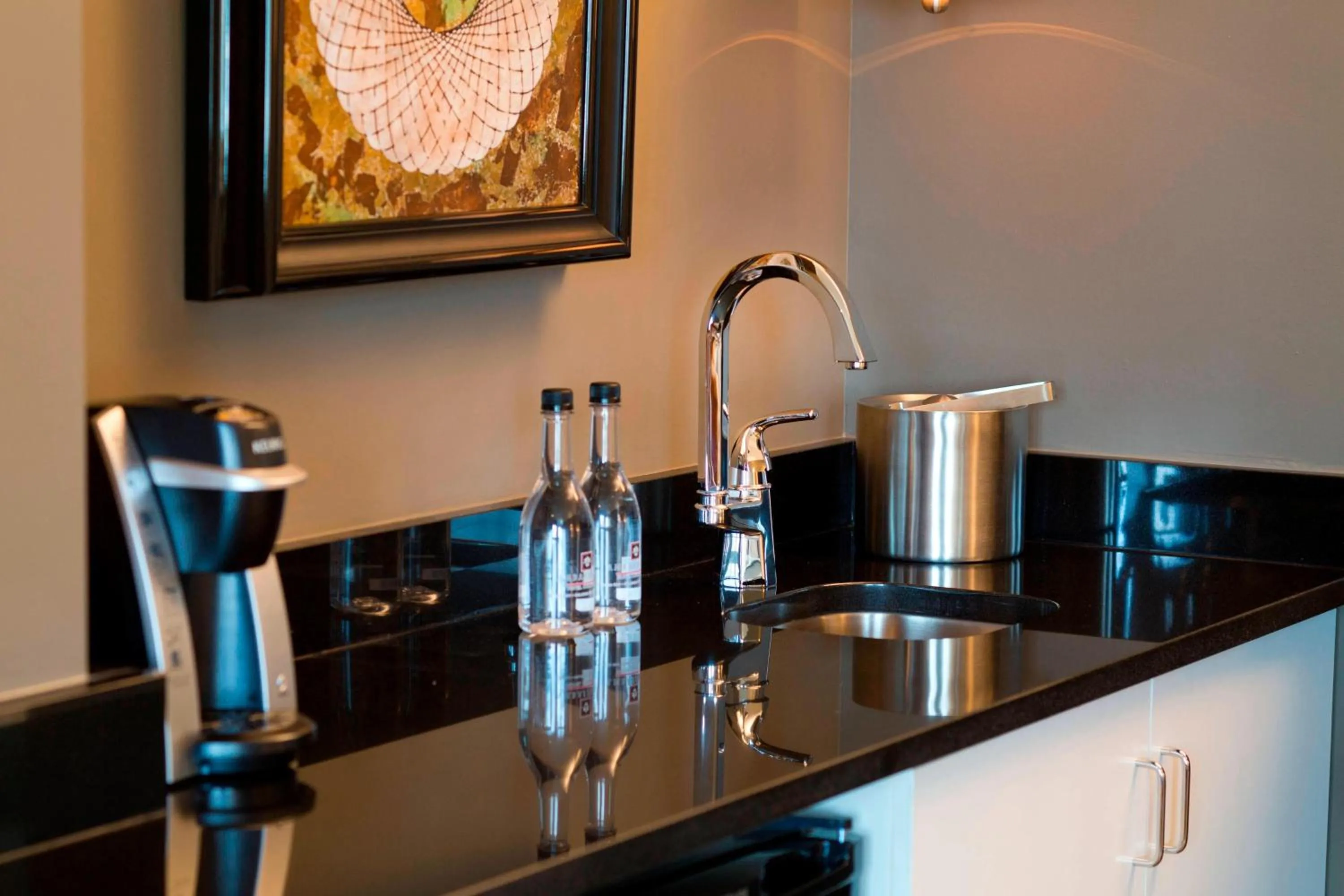 Lounge or bar in Ambassador Hotel Oklahoma City, Autograph Collection