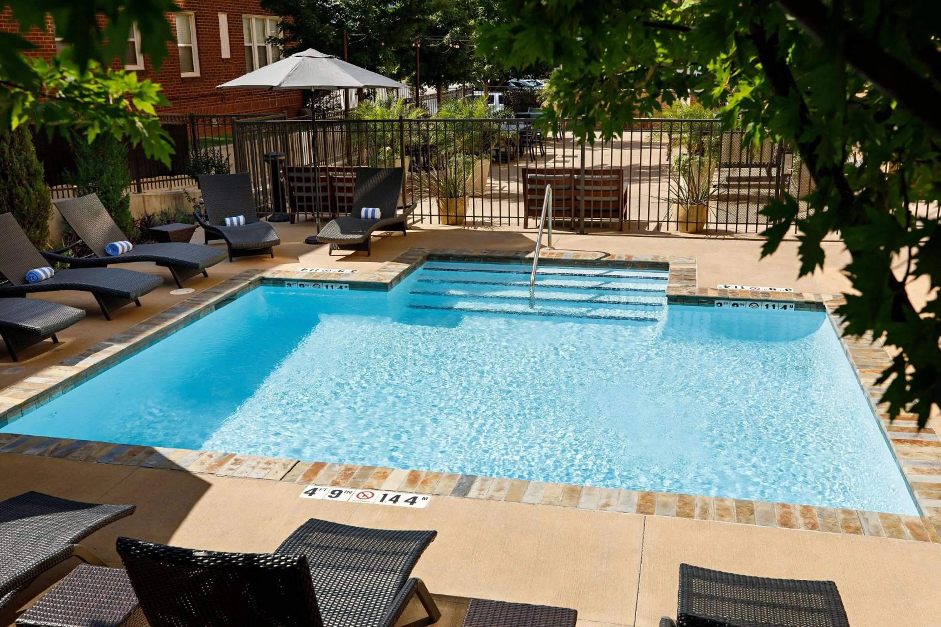 Swimming pool in Ambassador Hotel Oklahoma City, Autograph Collection