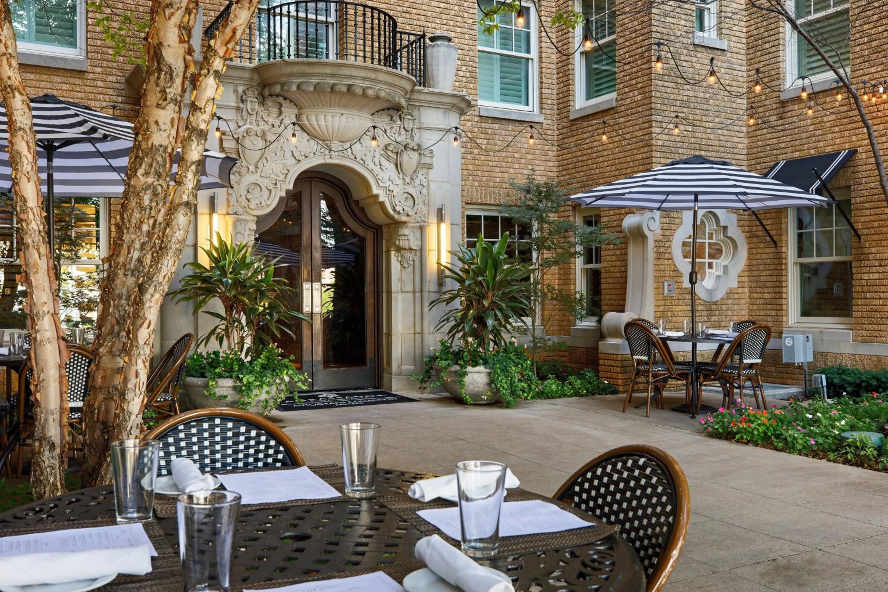 Restaurant/places to eat in Ambassador Hotel Oklahoma City, Autograph Collection