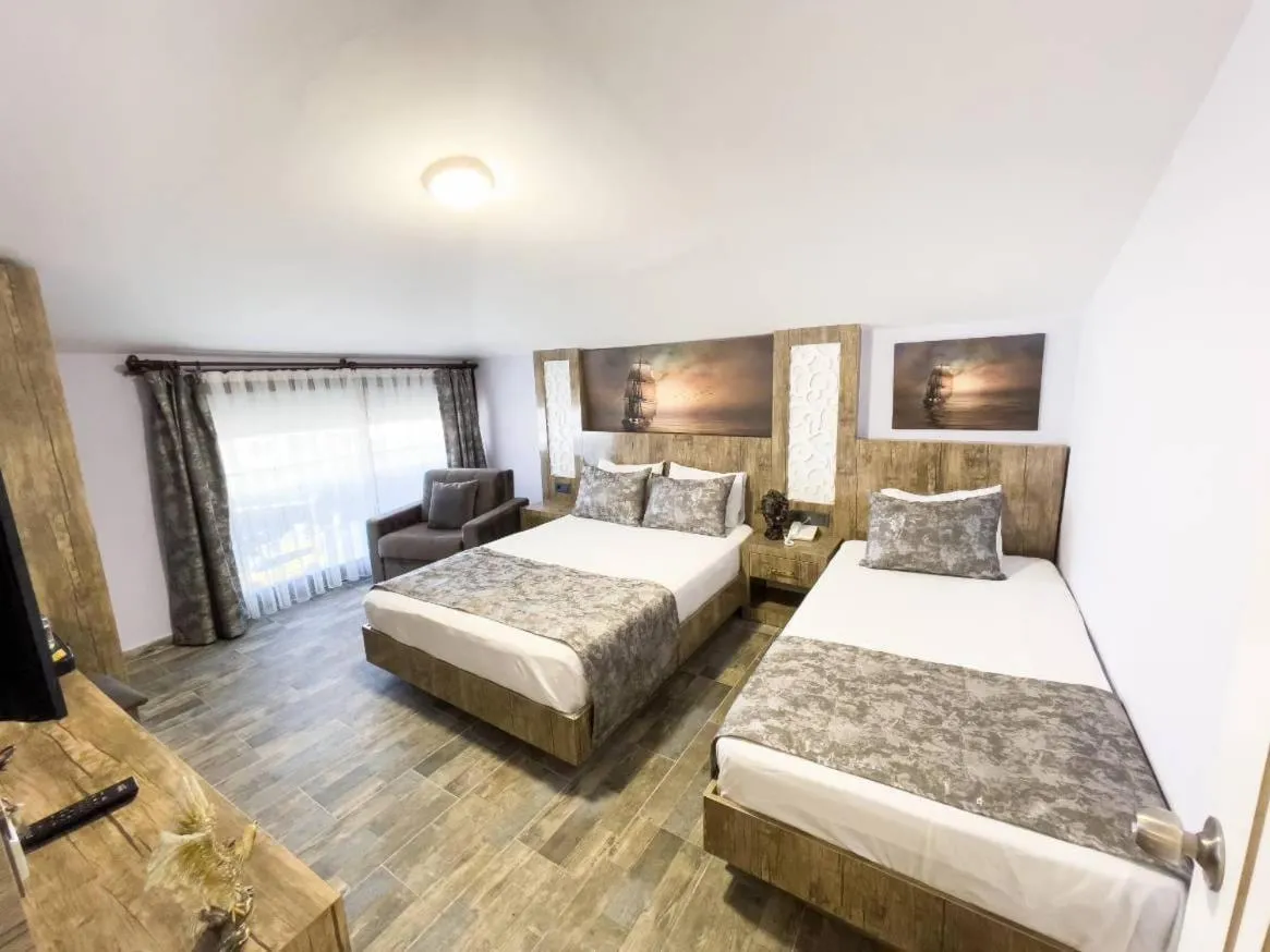 room service, Bed in Castle Light Boutique