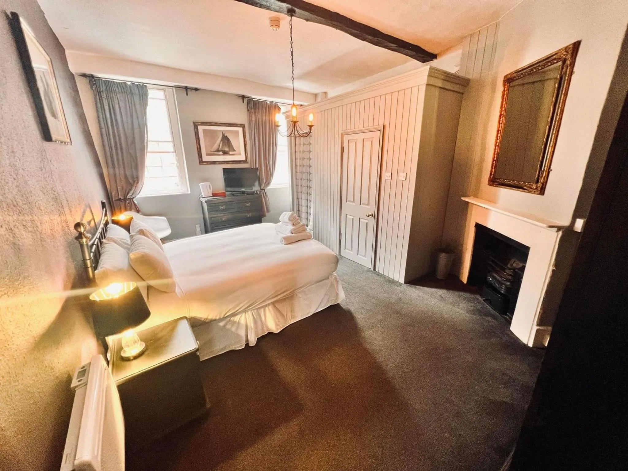 Bed in George & Dragon Hotel