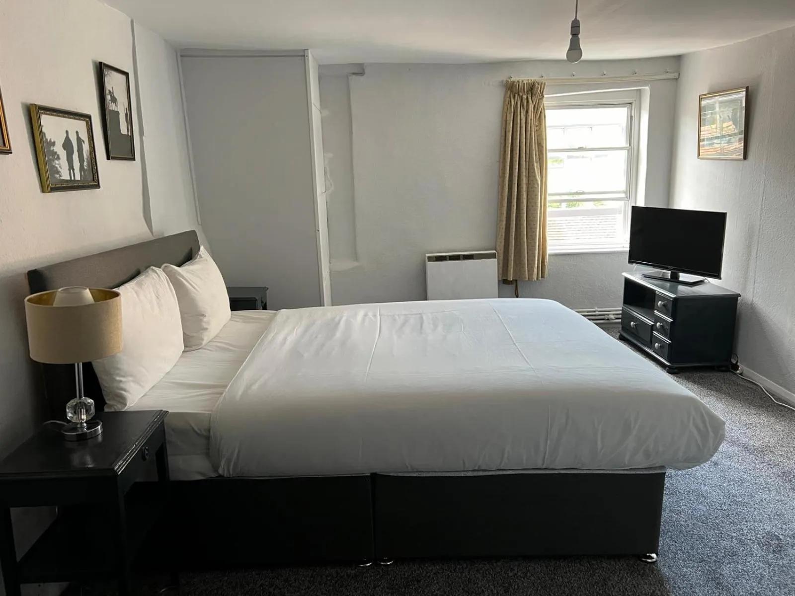 Bed in George & Dragon Hotel