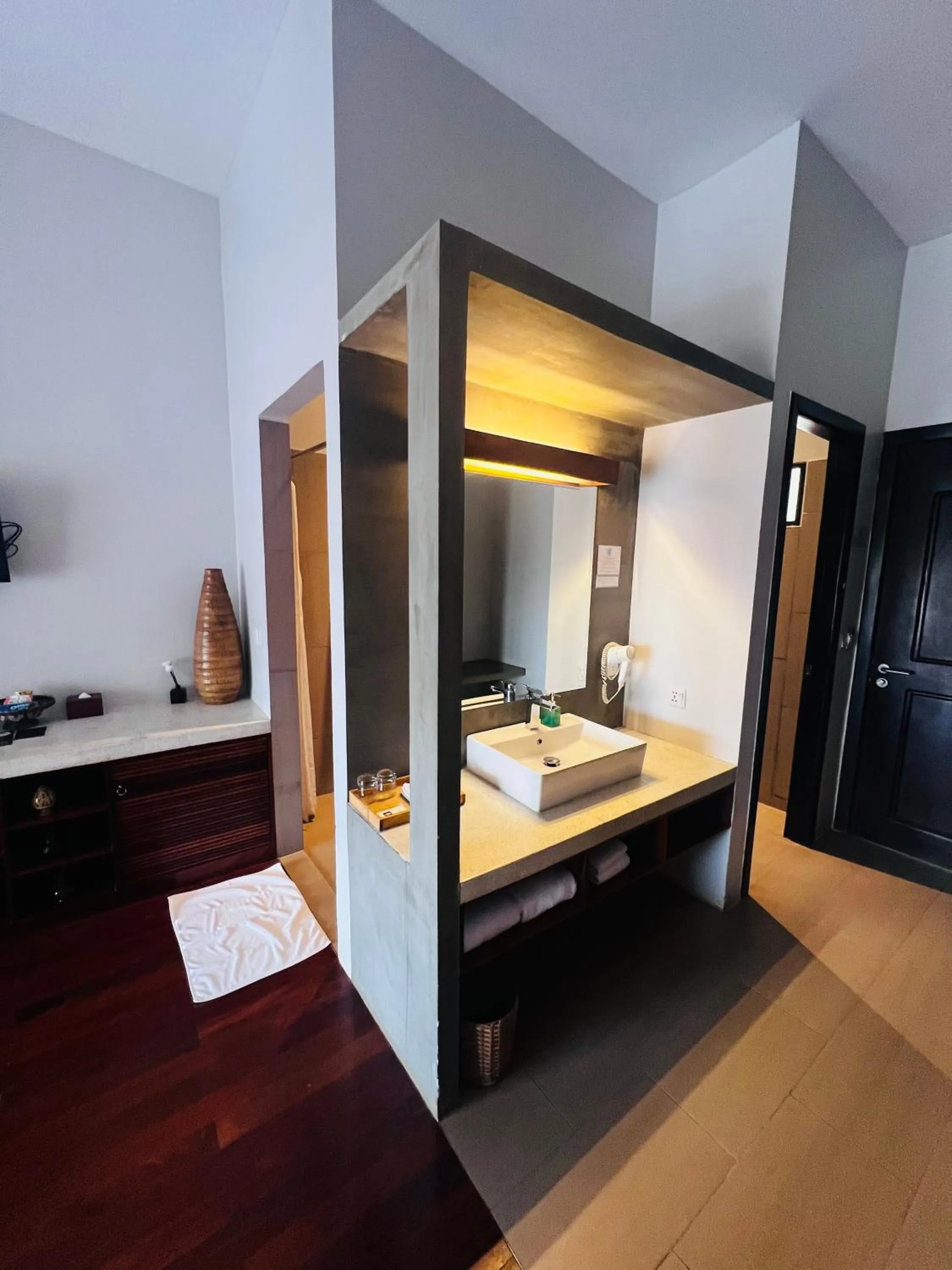 hair dryier, Bed in Grange