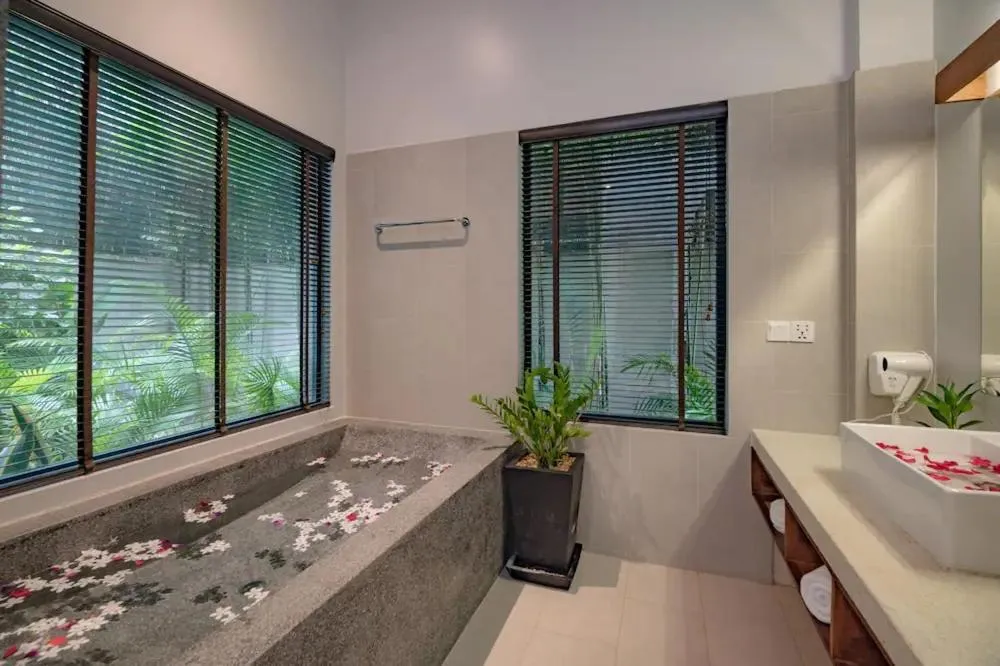 Bathroom, Bed in Grange