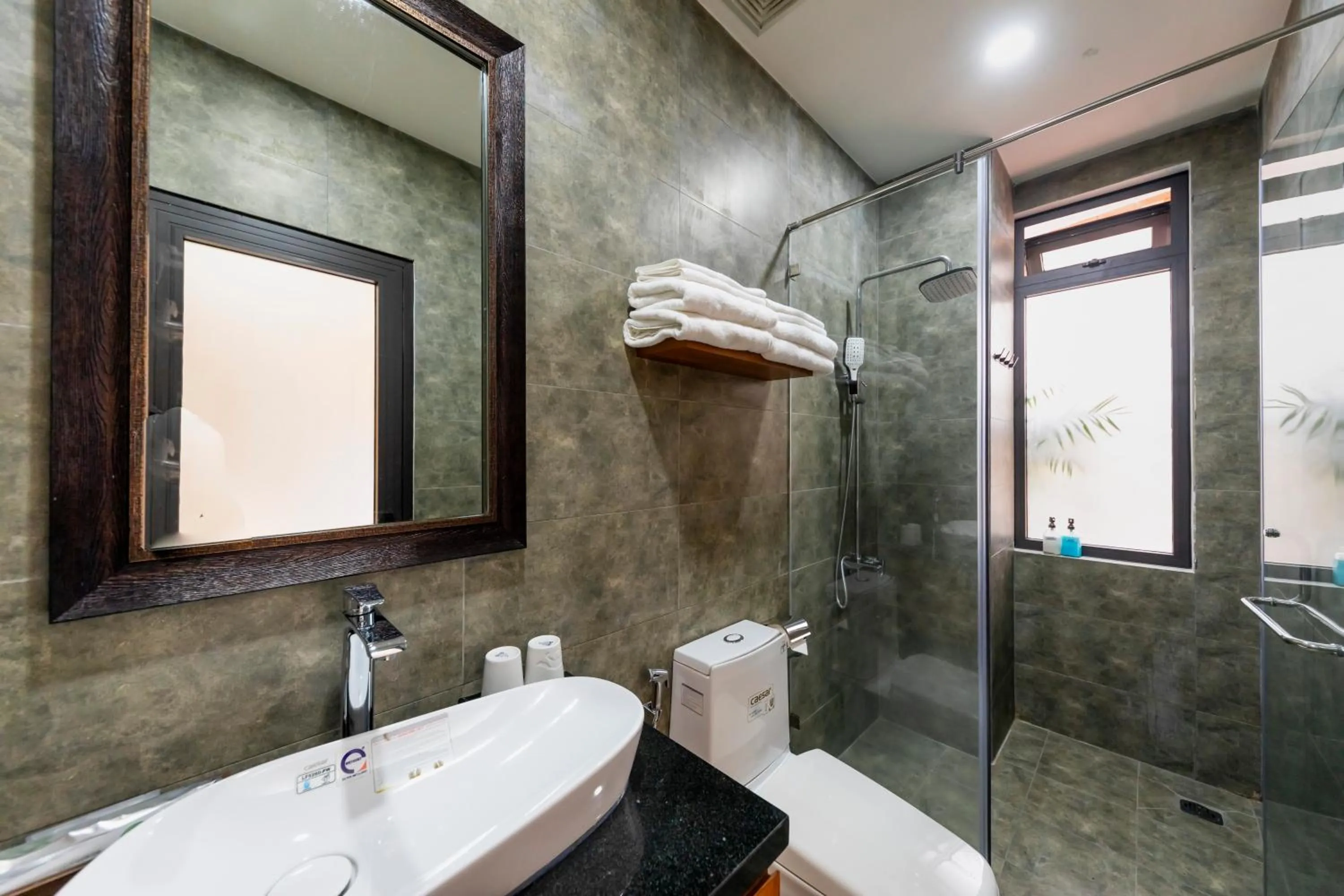 Shower in The Brick Home dalat