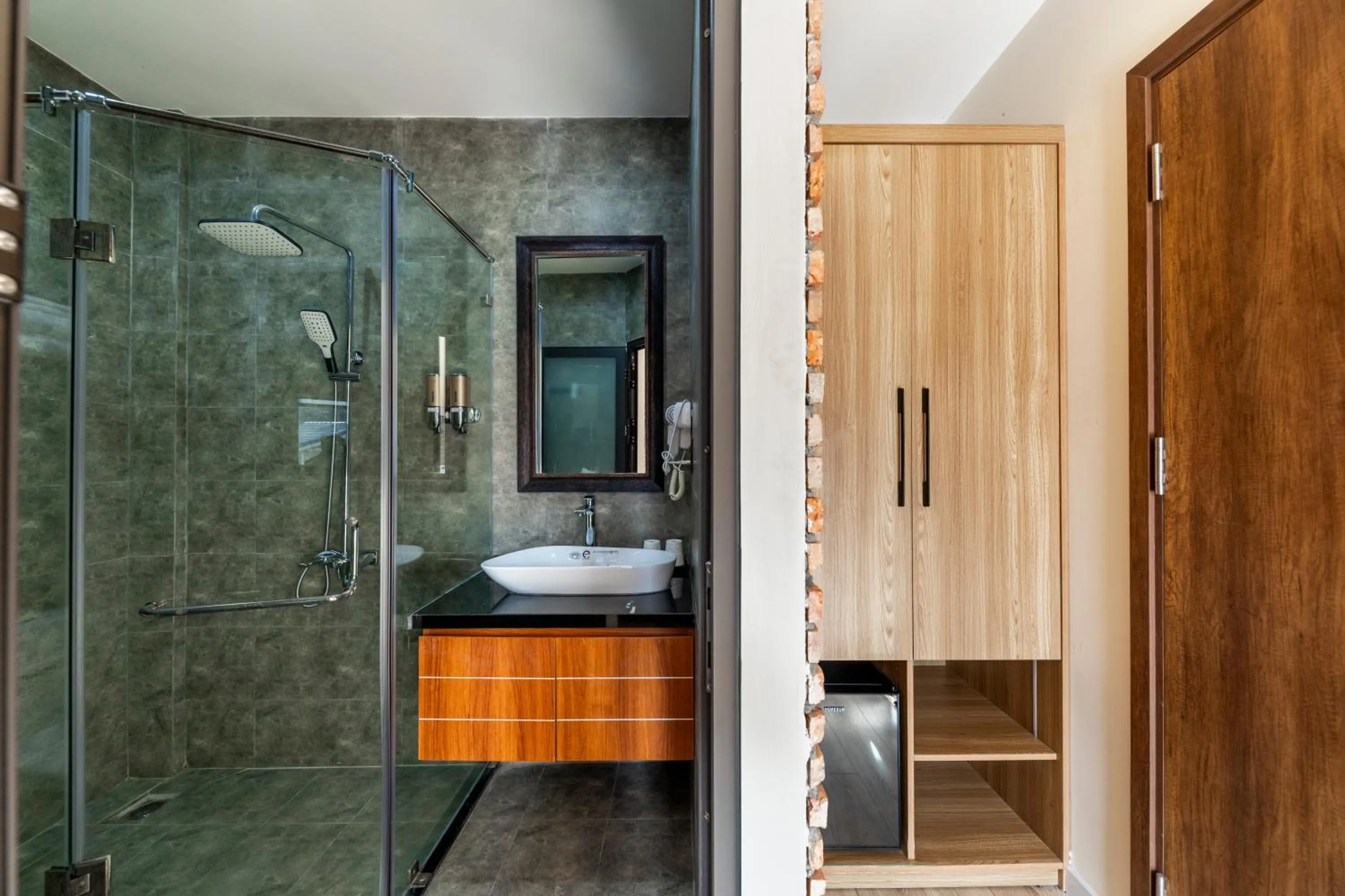 Shower in The Brick Home dalat