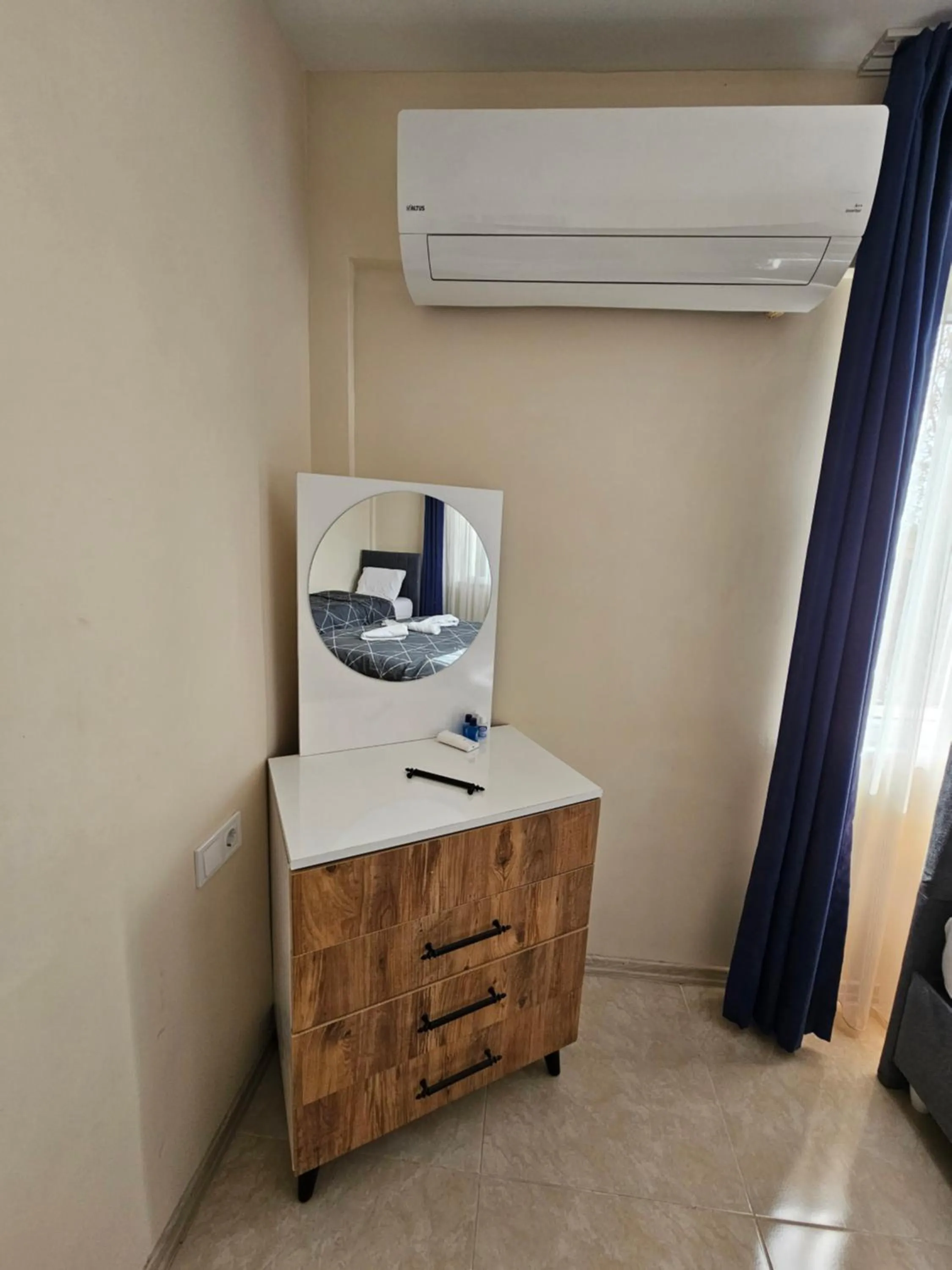 air conditioner in The Titanic House