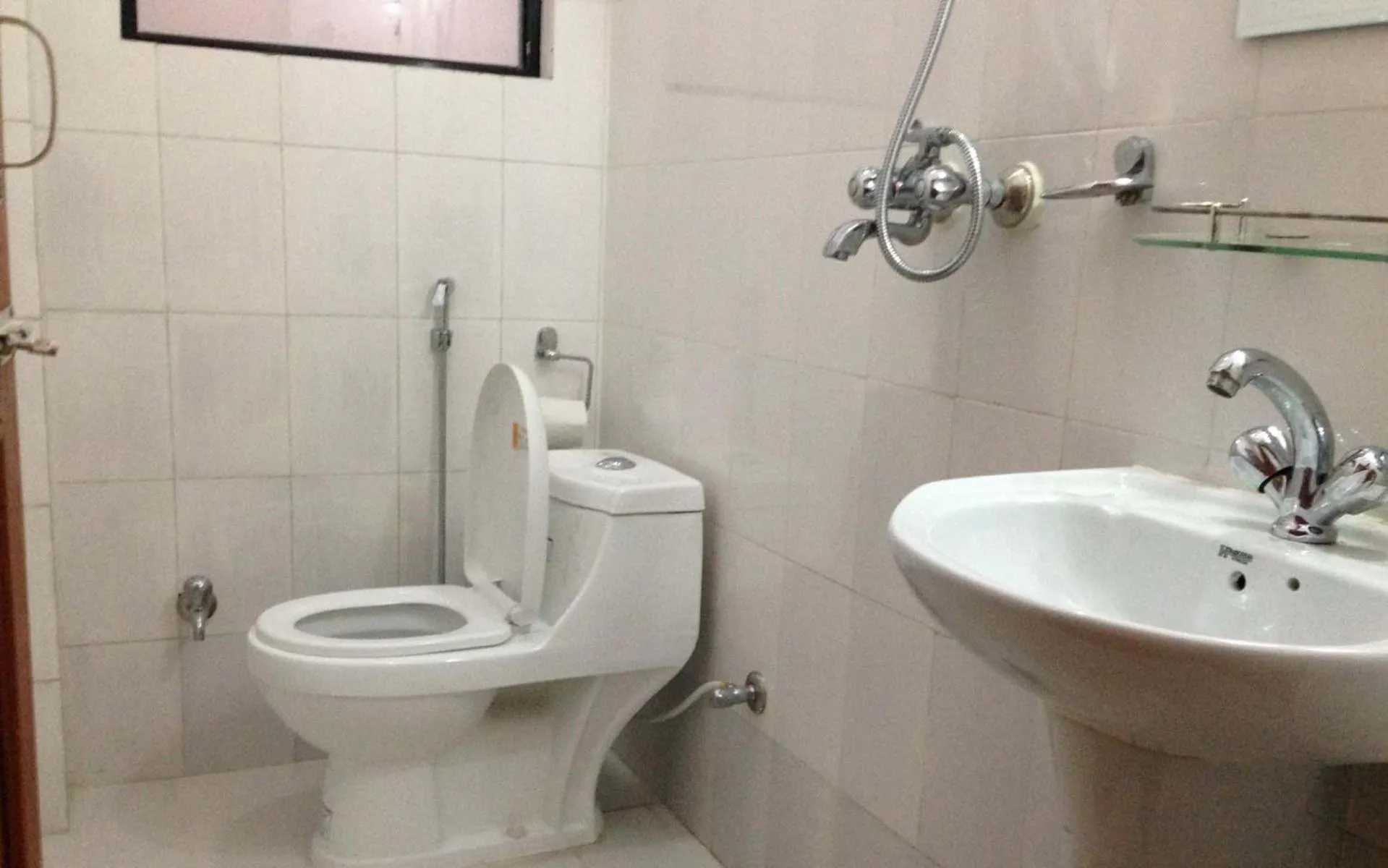 Toilet in Avalon House