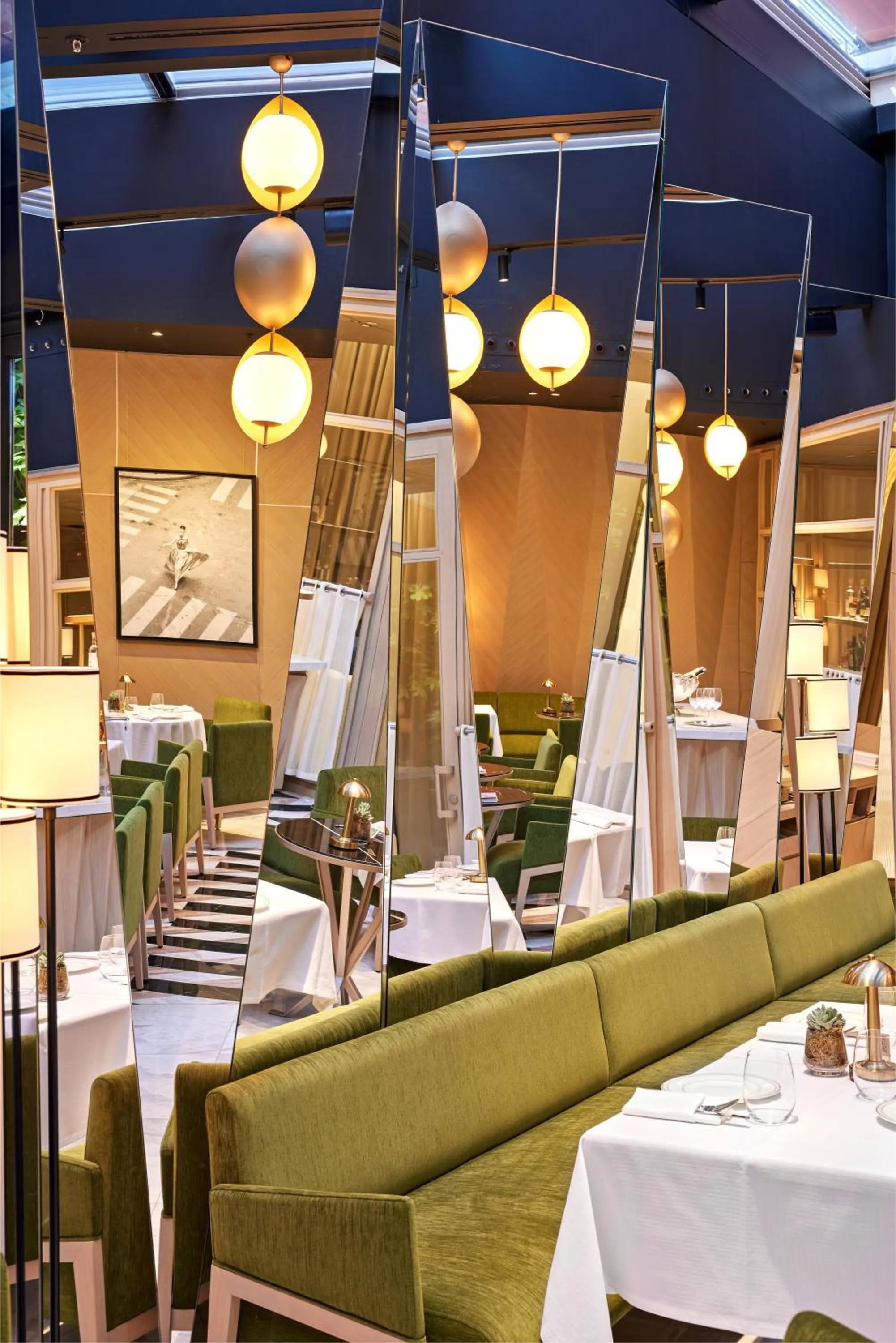 Restaurant/places to eat in Vakko Hotel and Residence